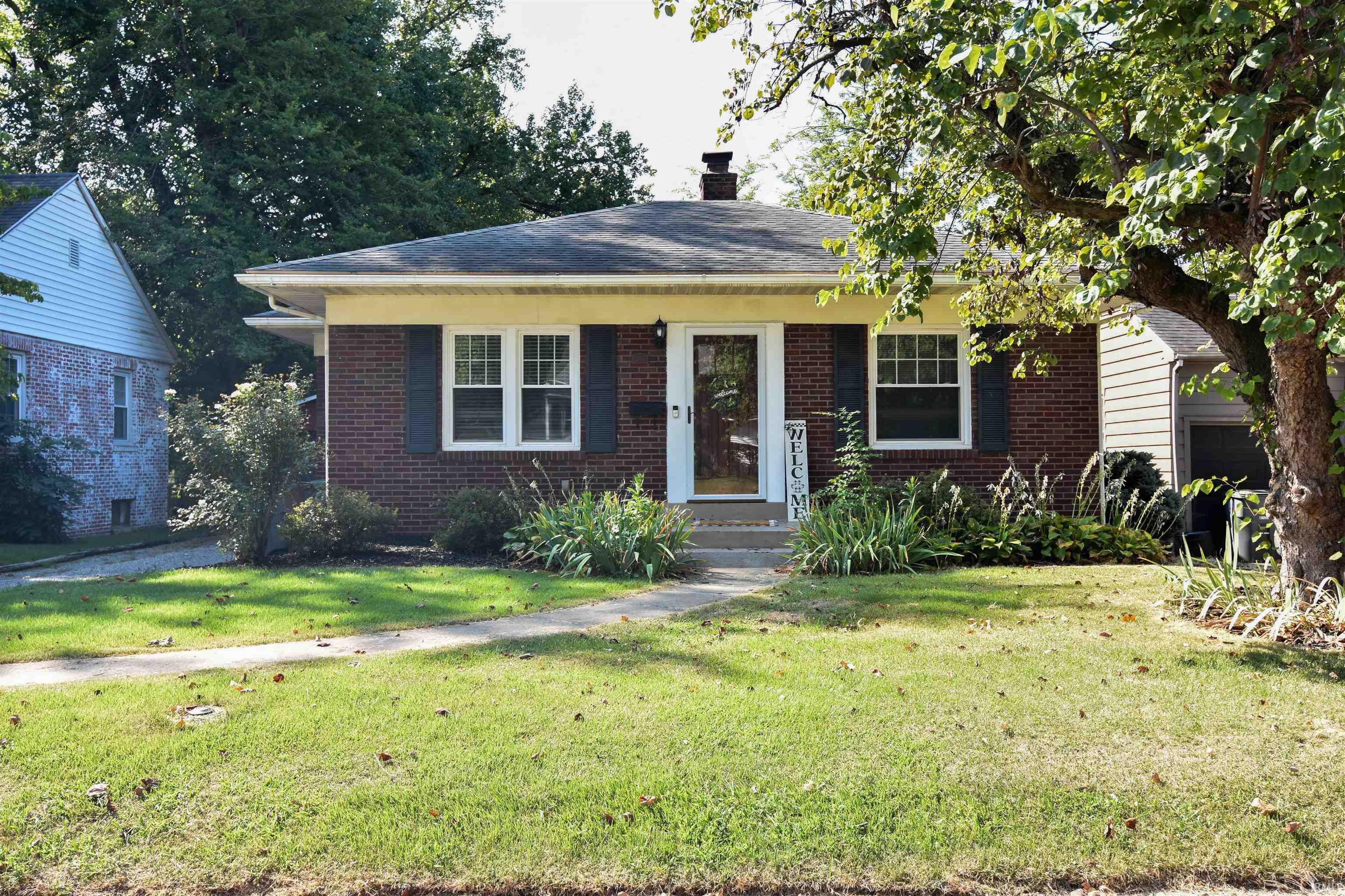 2113 E Chandler Avenue Property Photo 1