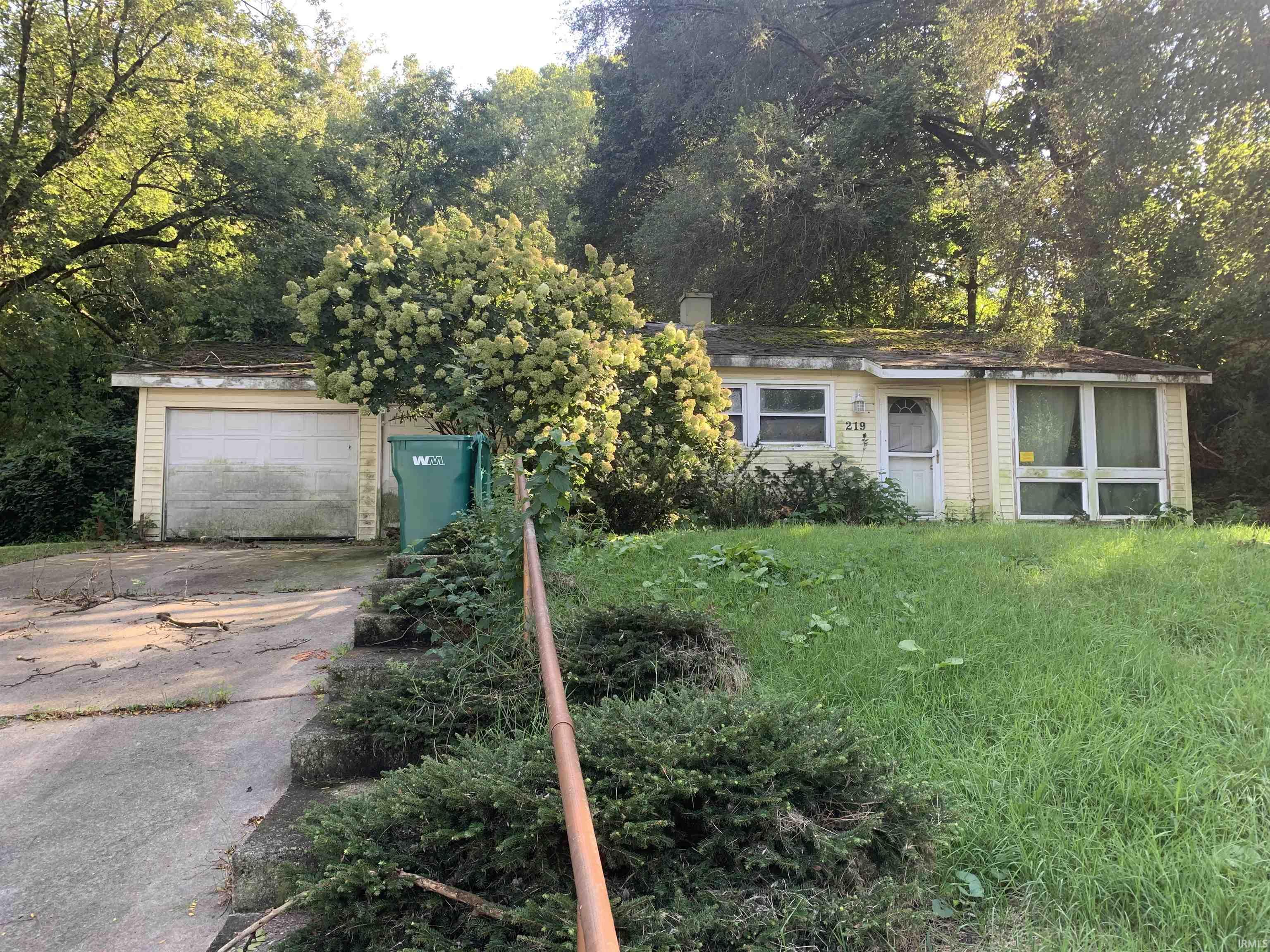 219 Kings Court Property Photo 1