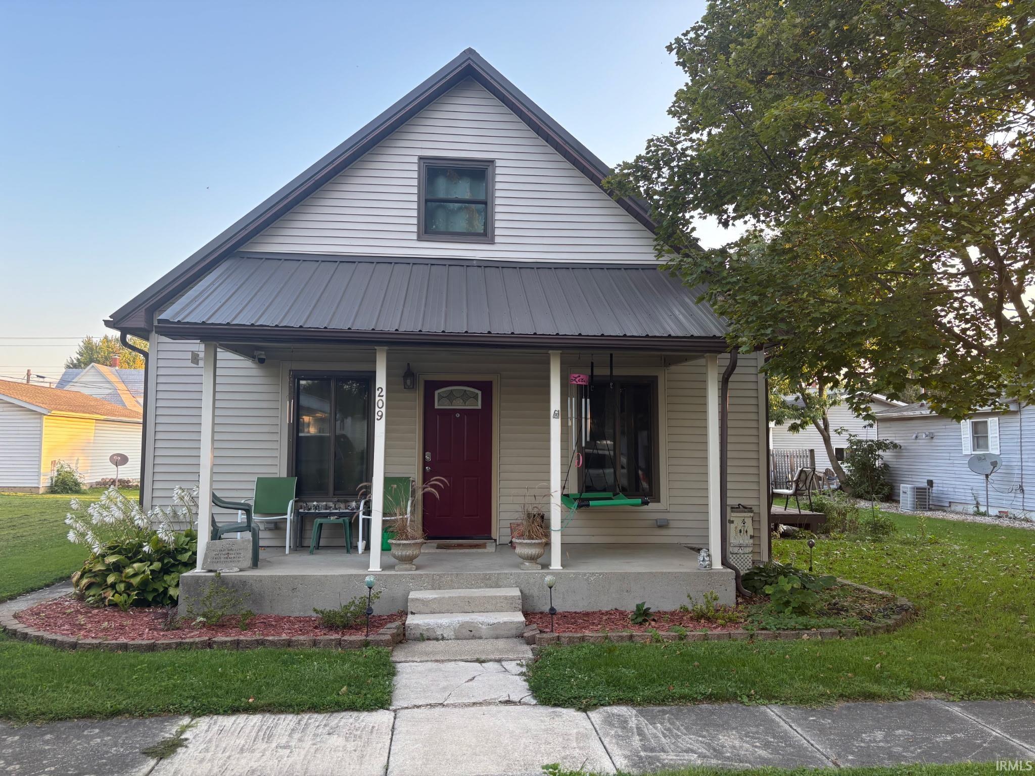 209 E Jackson Street Property Photo 1