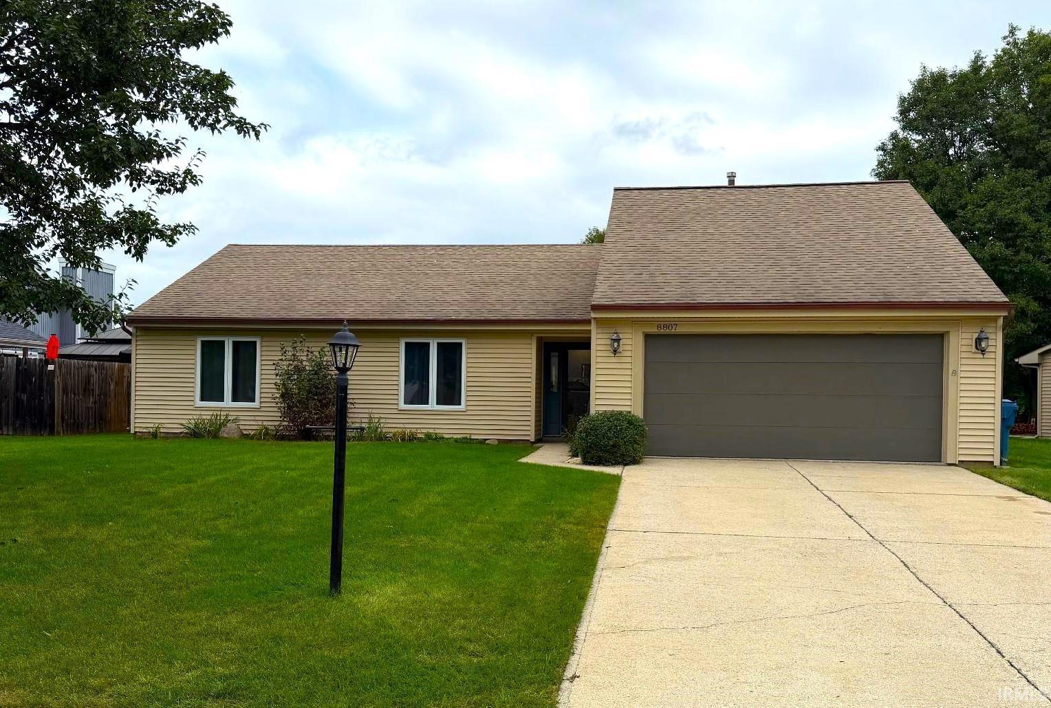8807 Amberly Drive Property Photo 1