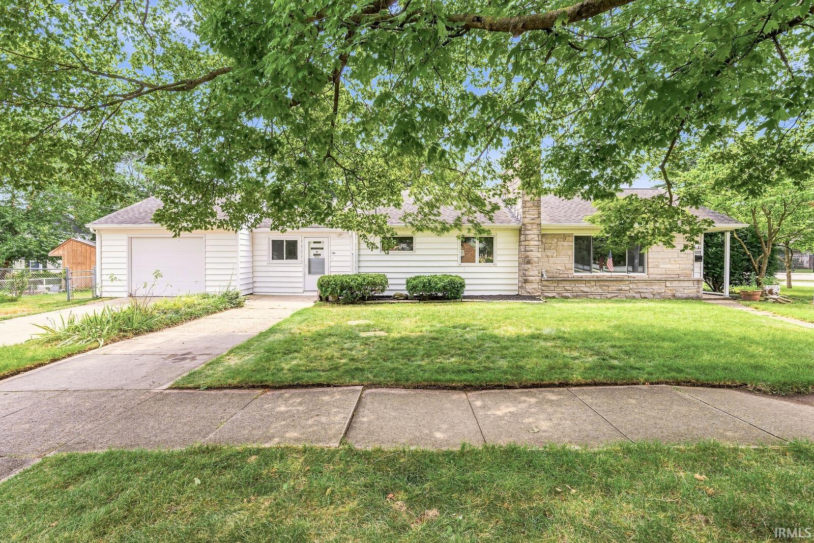 102 S Greenlawn Avenue Property Photo 1