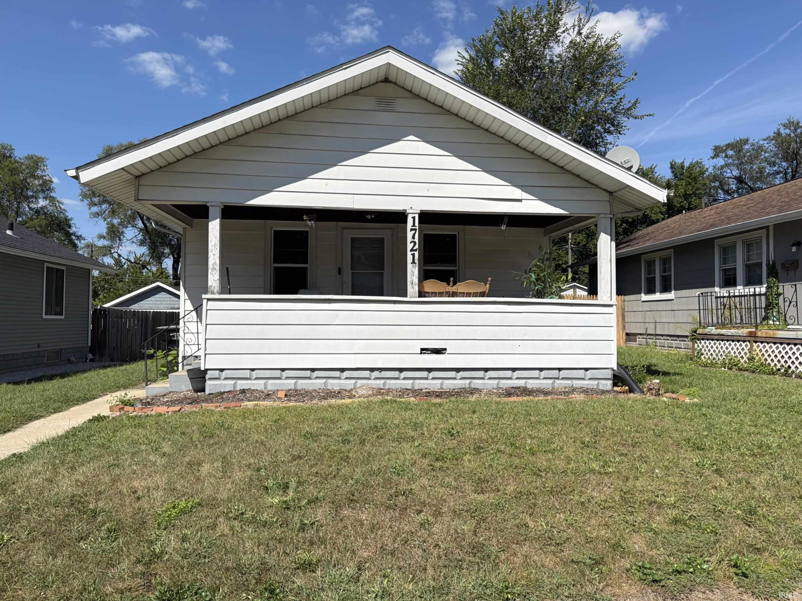 1721 E Donald St Street Property Photo 1
