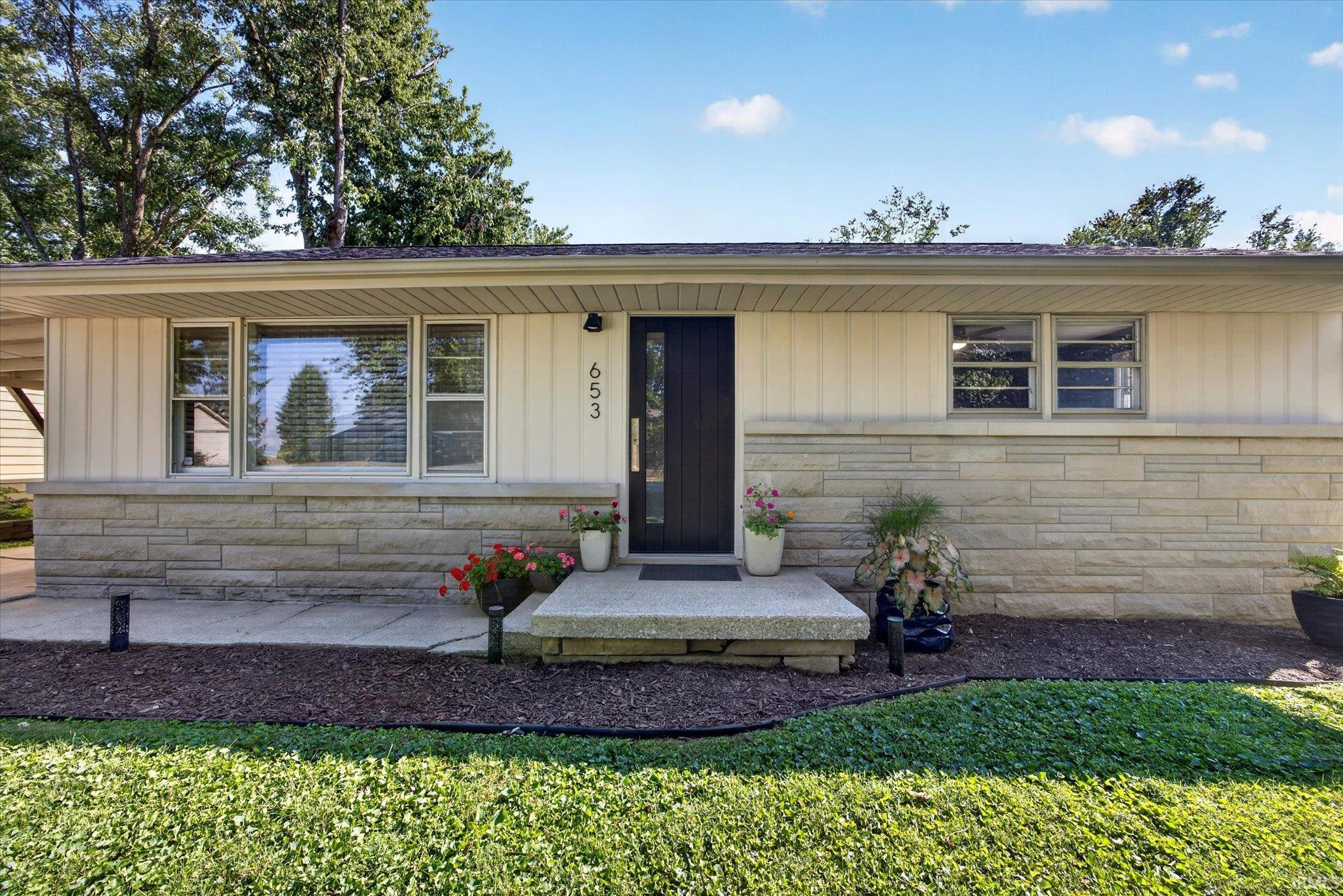 653 W Green Road Property Photo 1