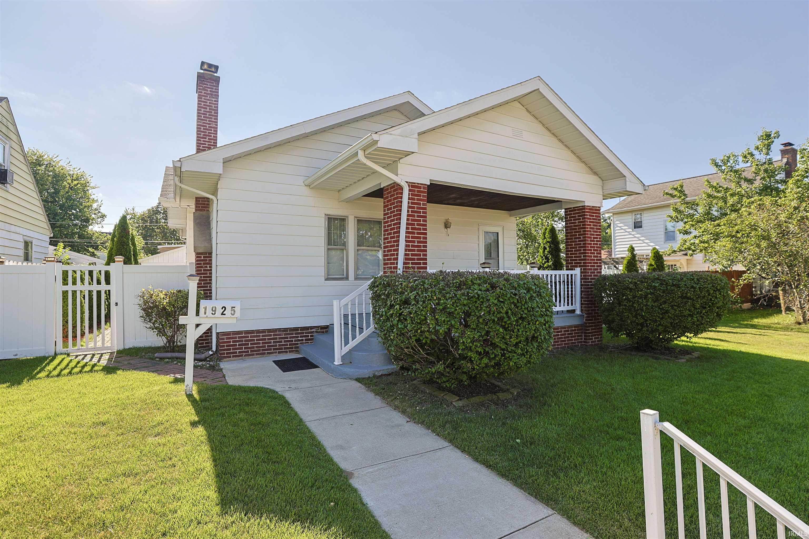 1925 Berkley Place Property Photo 1