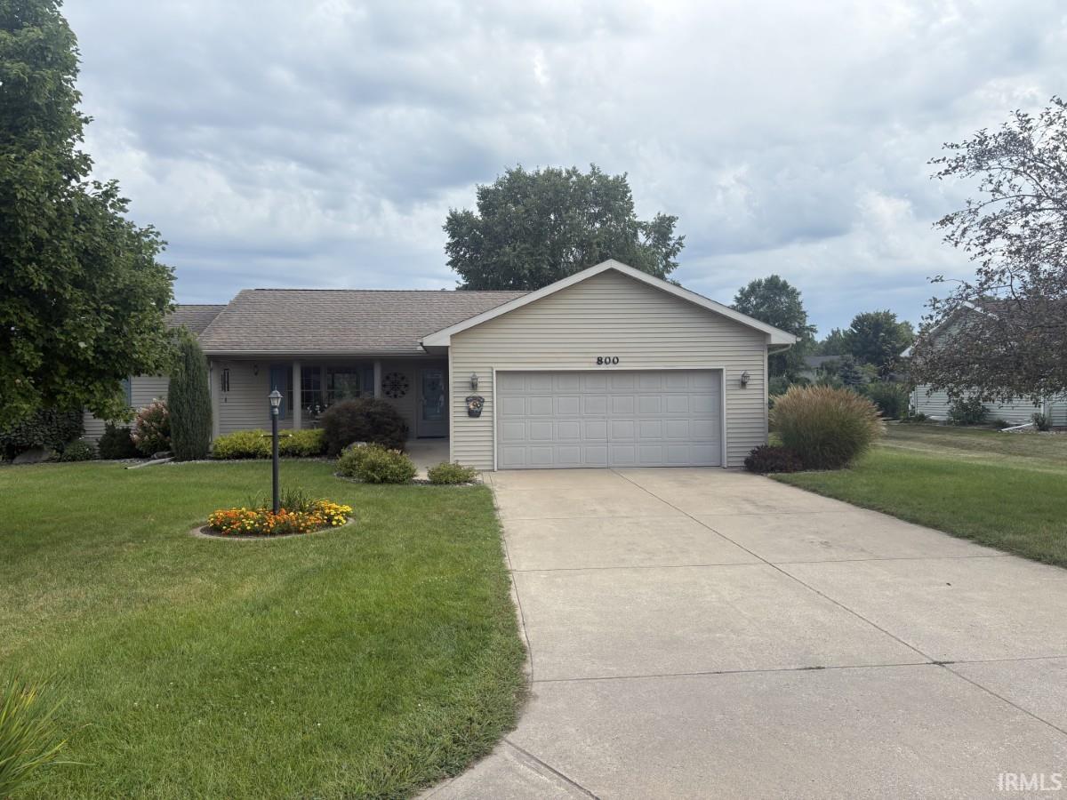 800 E Country Lane Property Photo 1