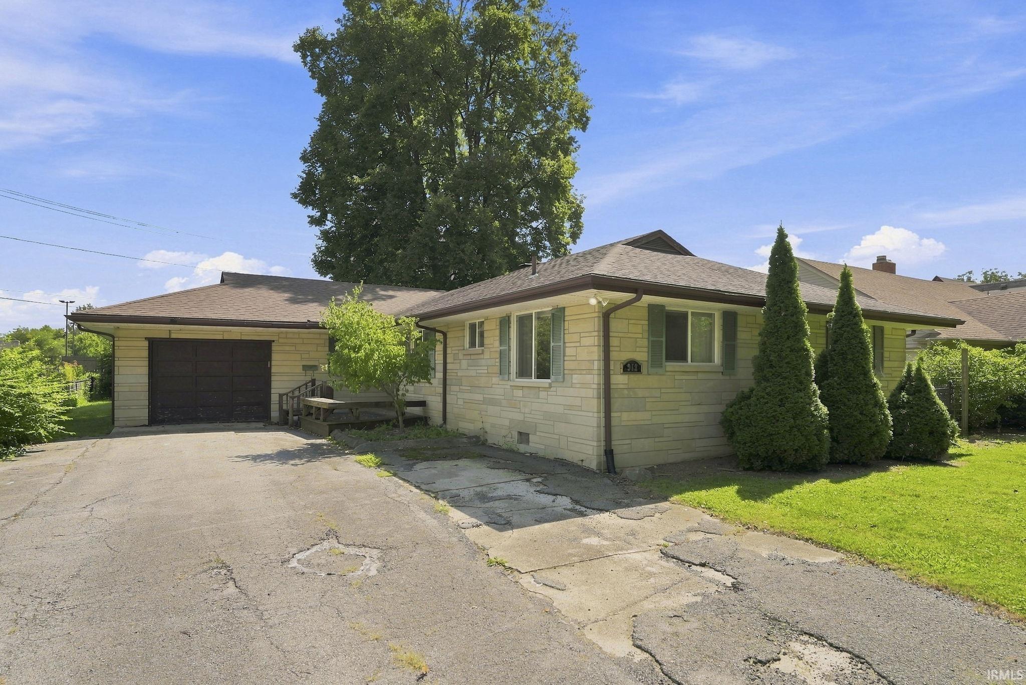 912 N Warick Drive Property Photo 1