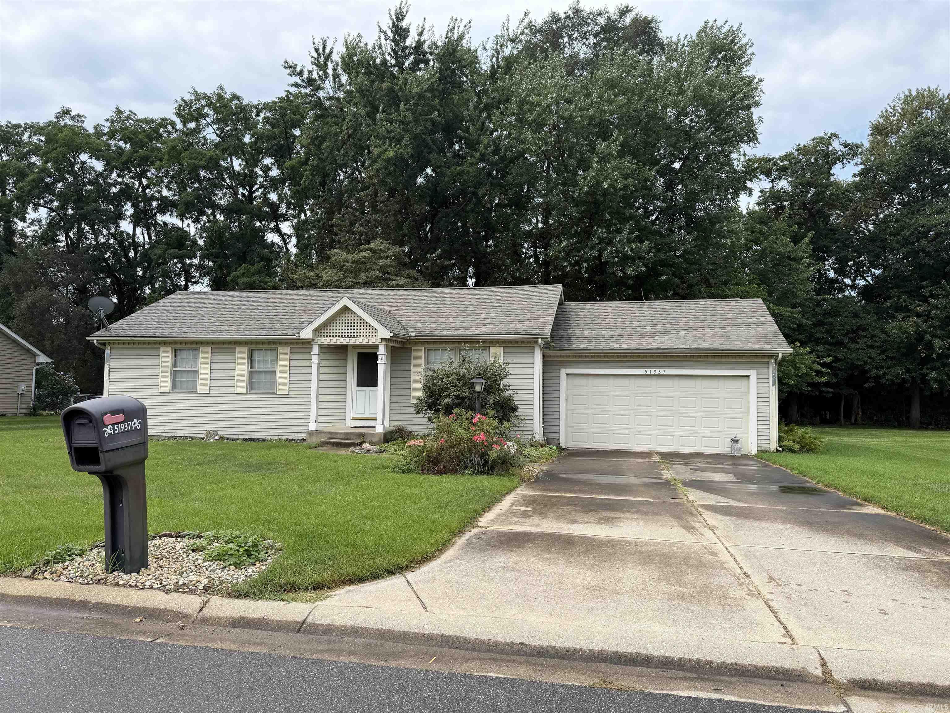 51937 Meadow Crest Drive Property Photo 1