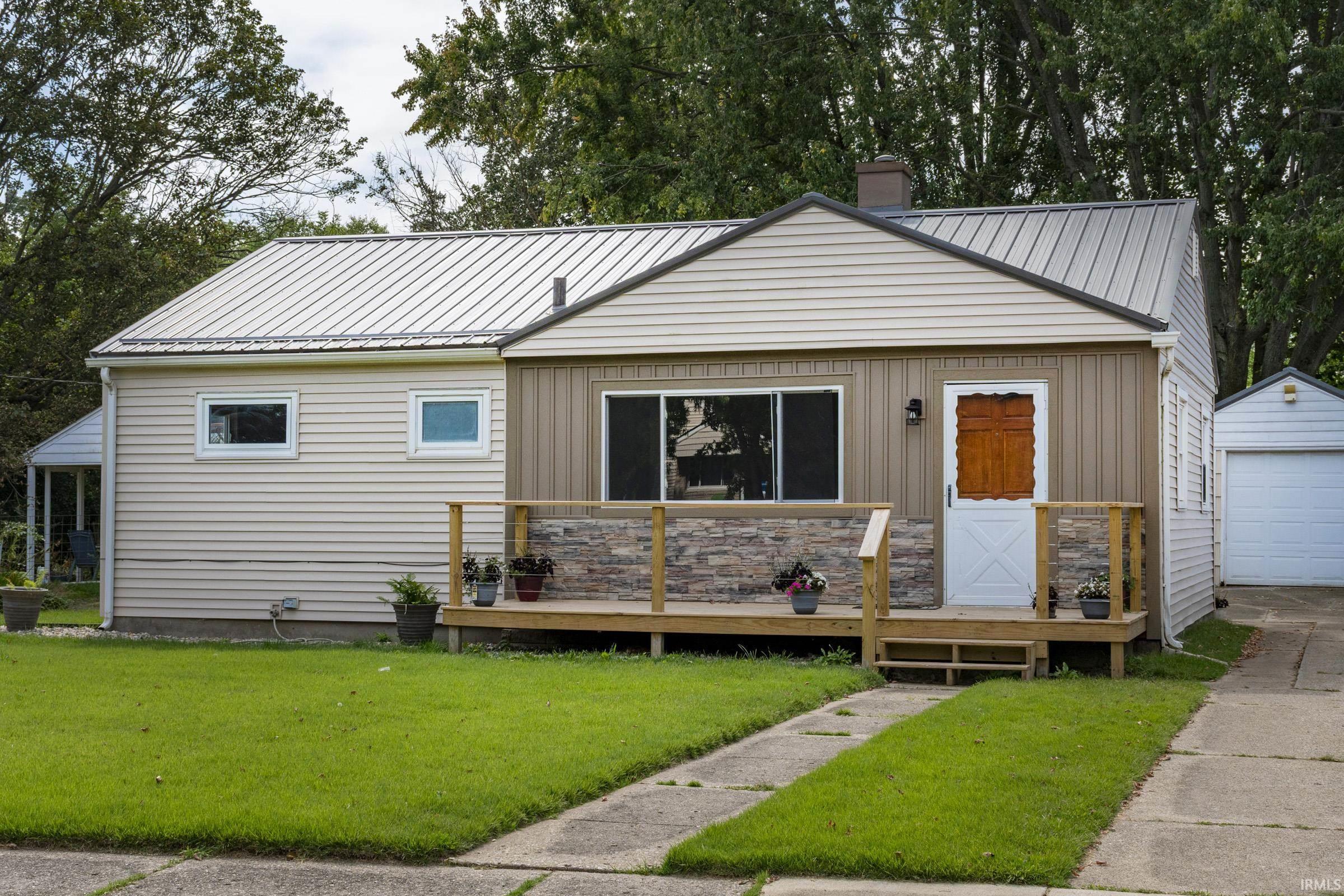 2214 Rockne Drive Property Photo 1