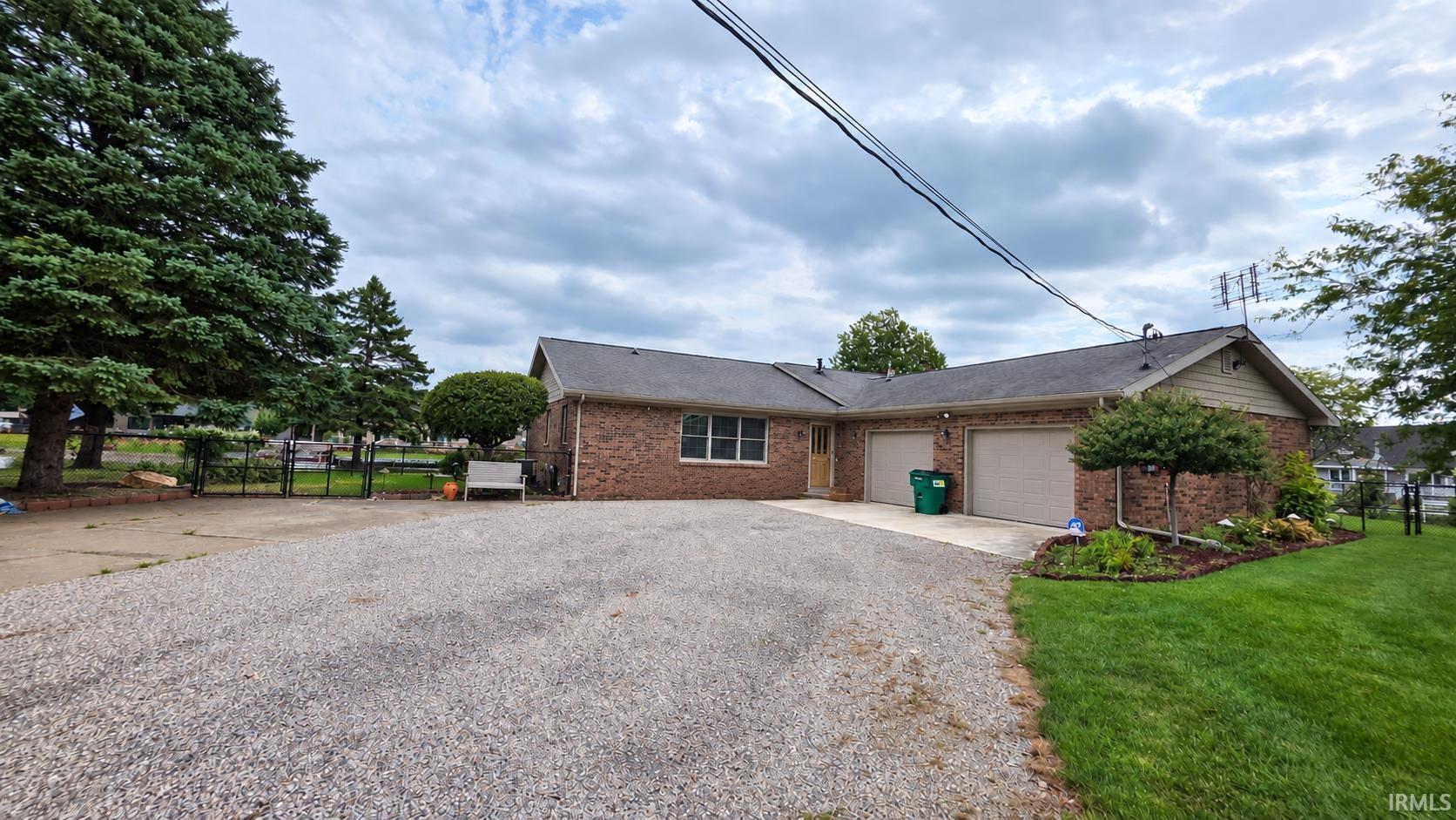 2109 Smith Court Property Photo 1