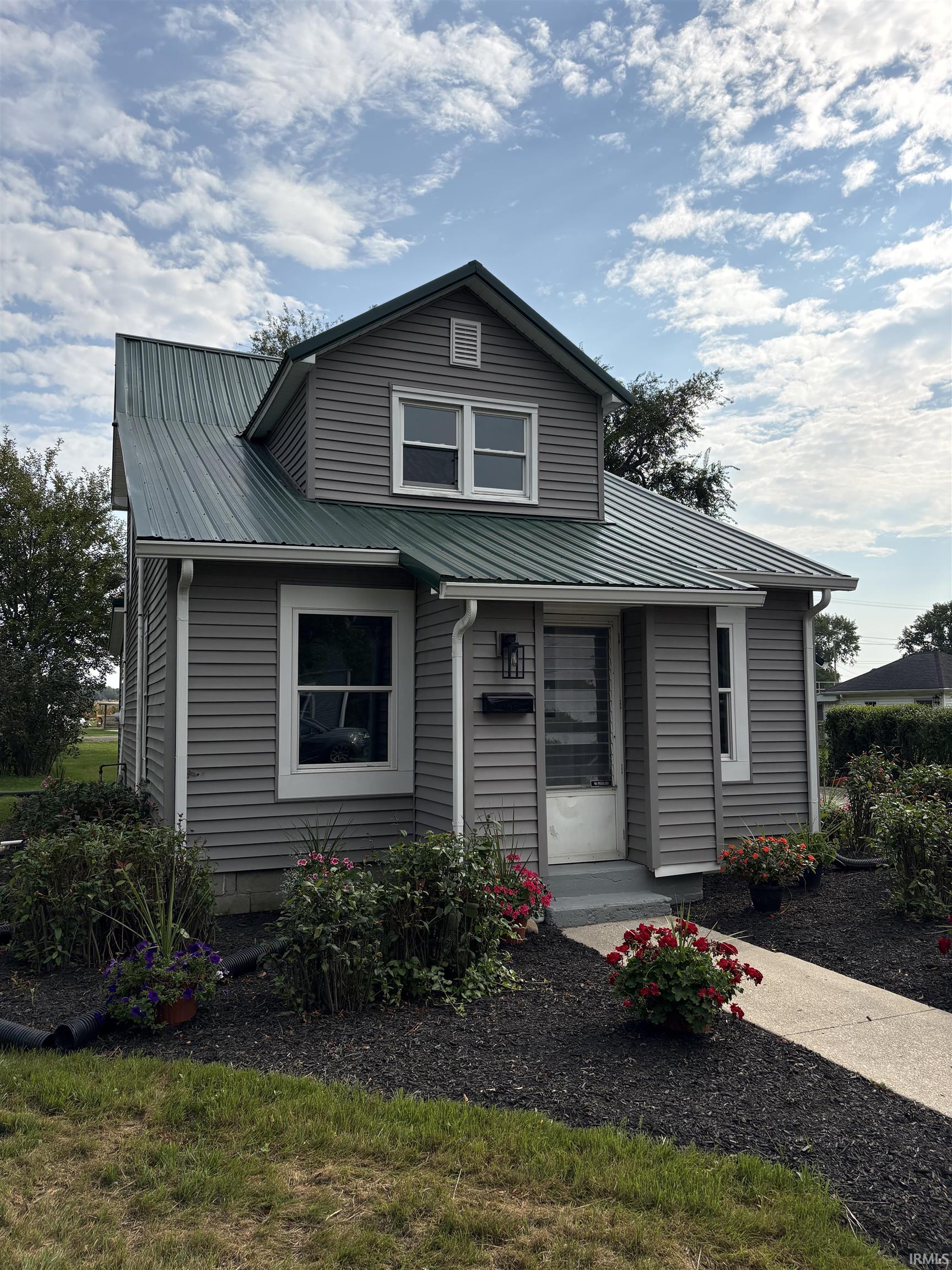 562 E Franklin Street Property Photo 1