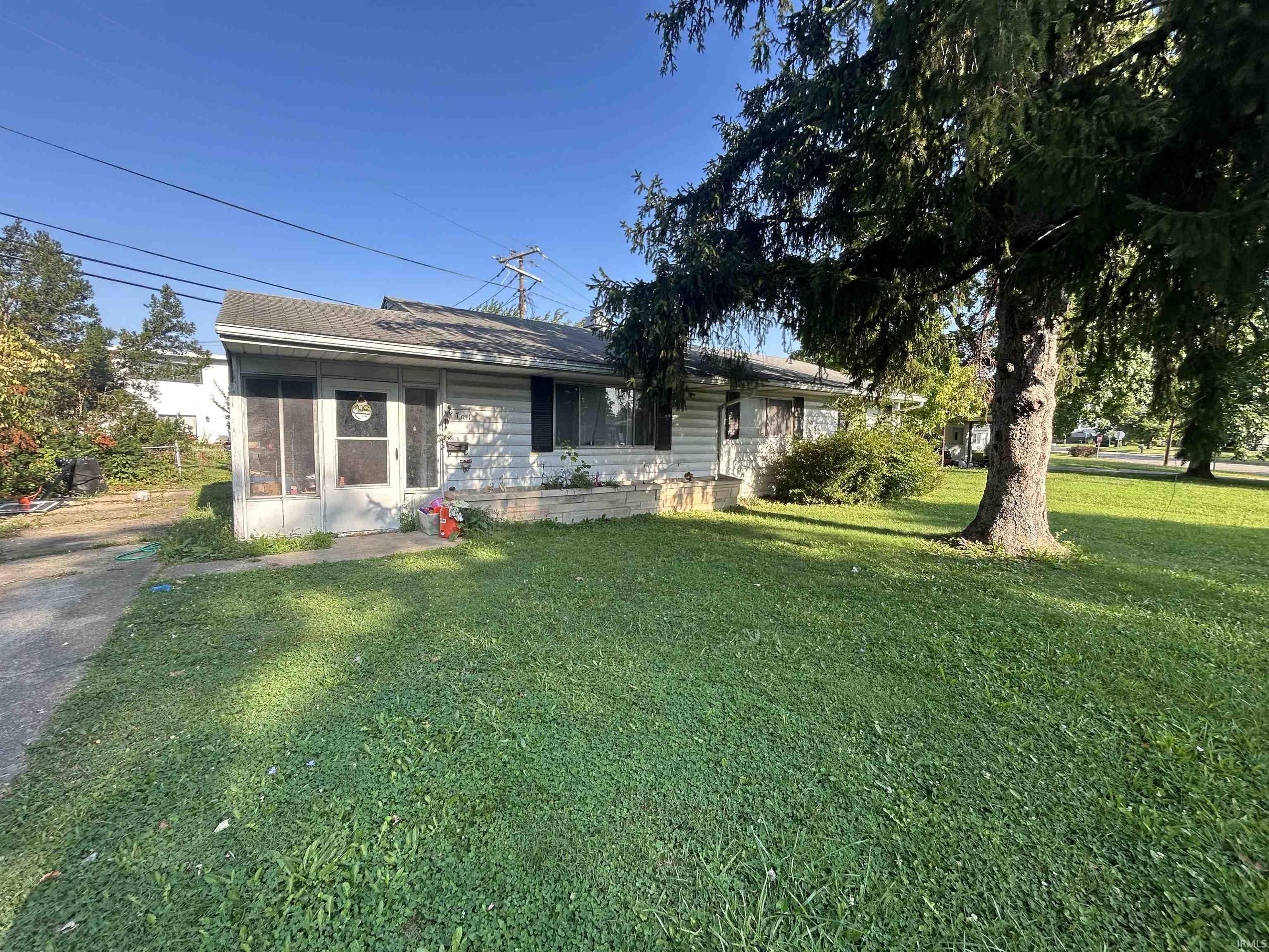 2701 N Rosewood Avenue Property Photo 1