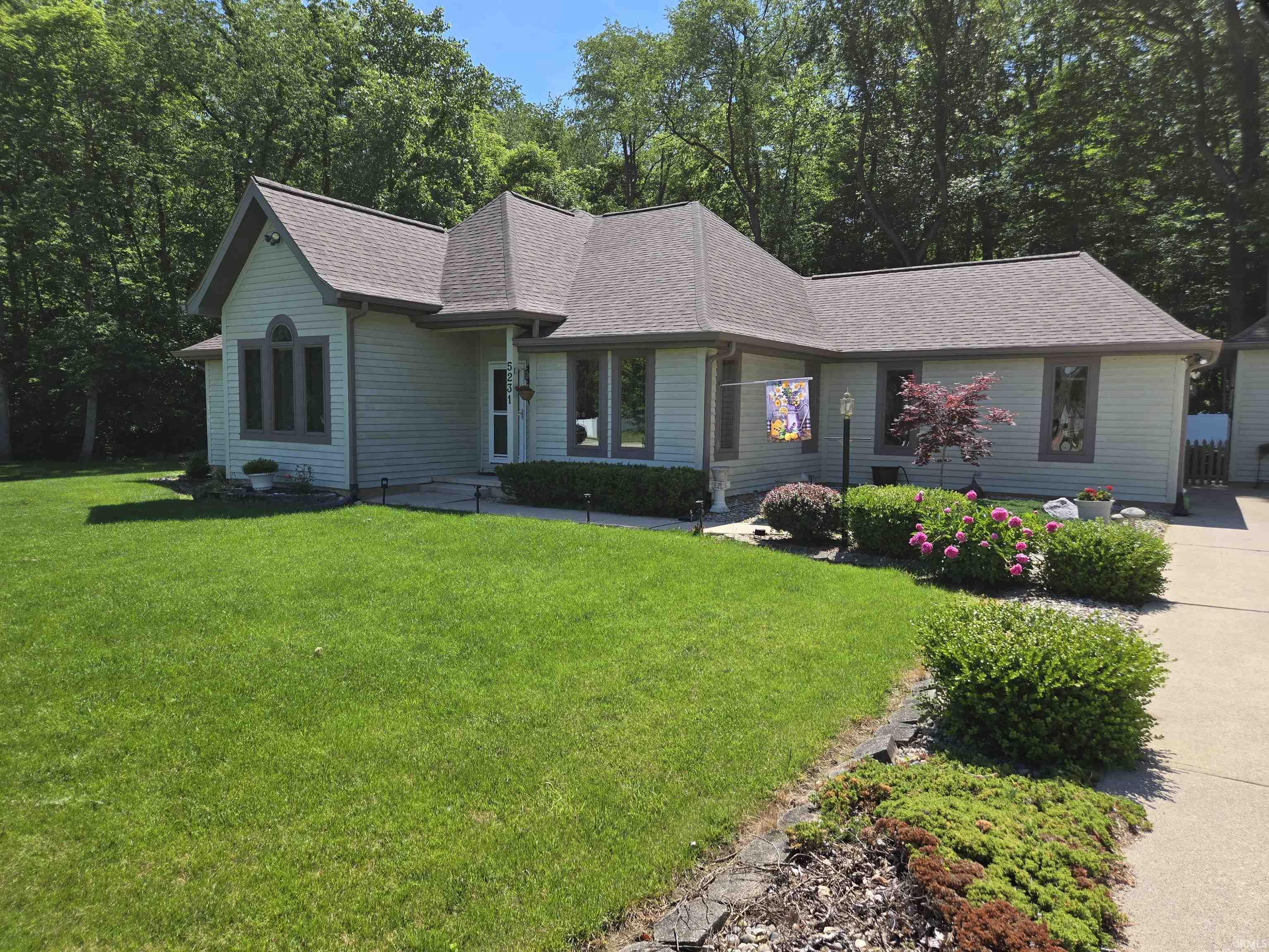 5231 Kings Court Property Photo 1