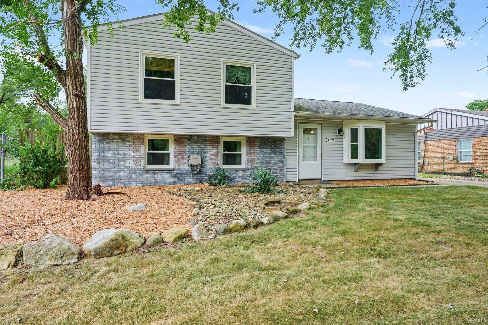 3721 Riverside Drive Property Photo 1