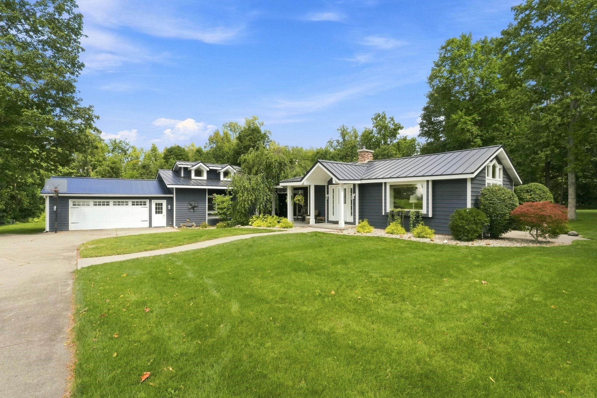 458 E Woodview Drive Property Photo 1