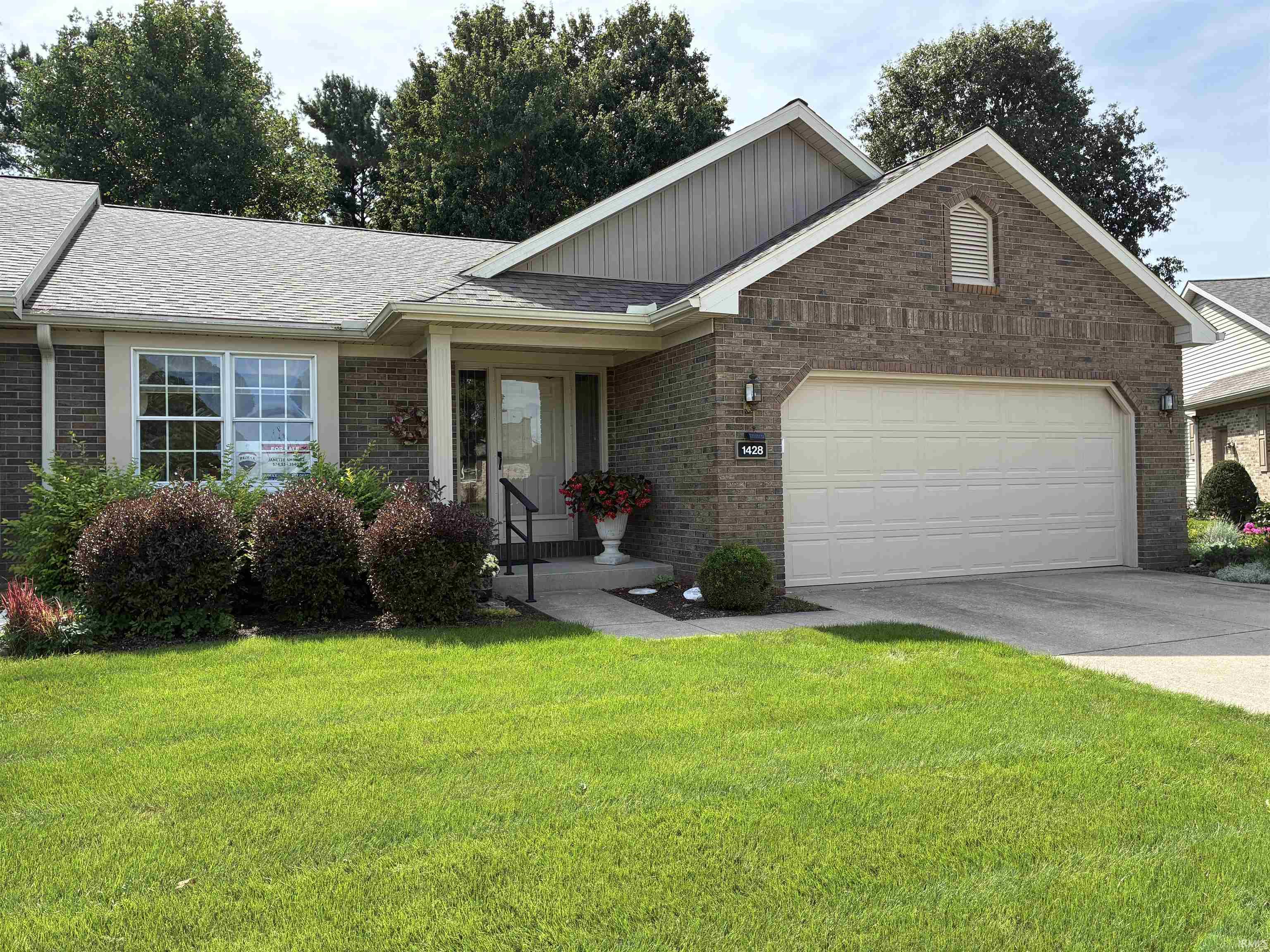 1428 Hampton Circle Property Photo 1