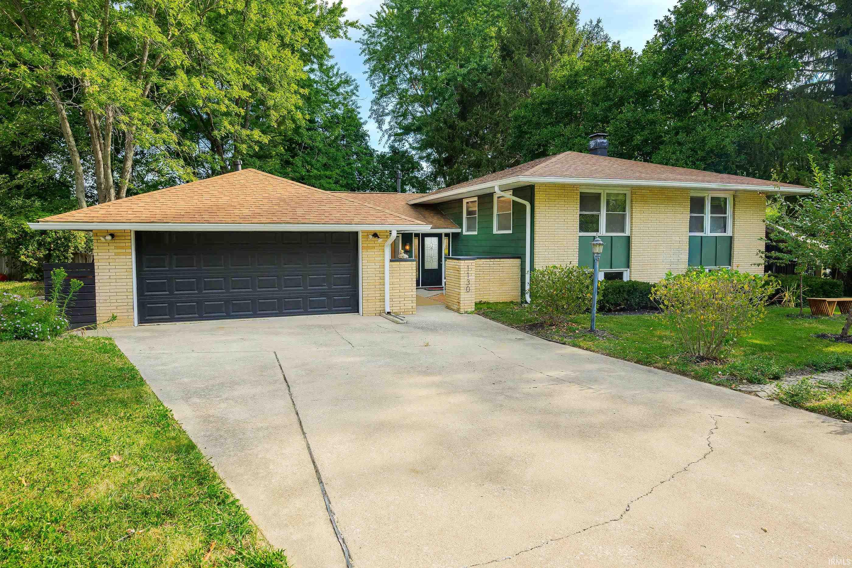 1130 W Briarcliff Drive Property Photo 1