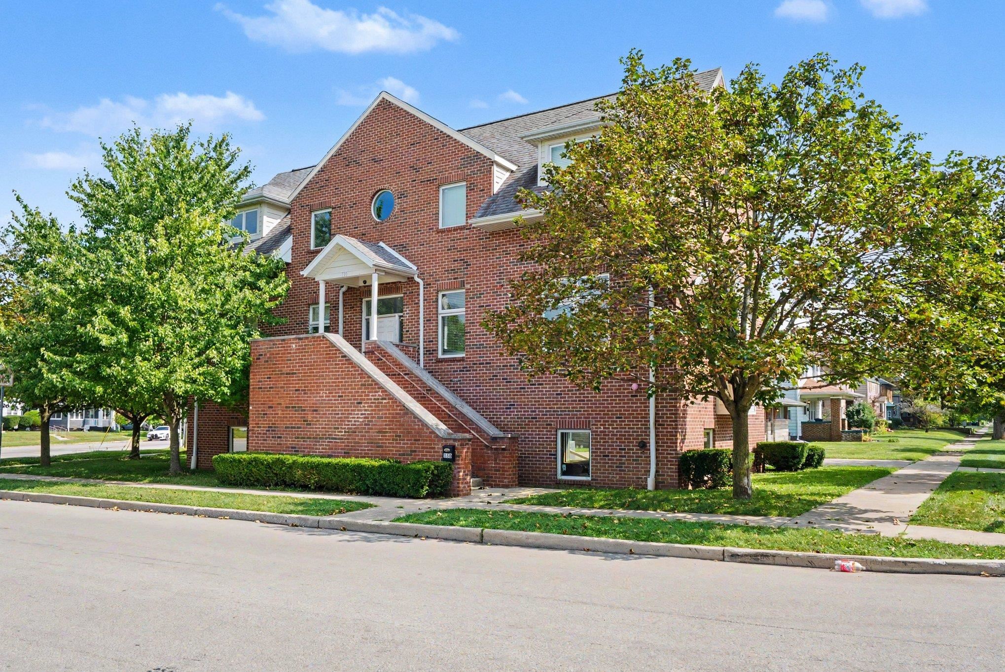 330 N Sunnyside Avenue Property Photo 1