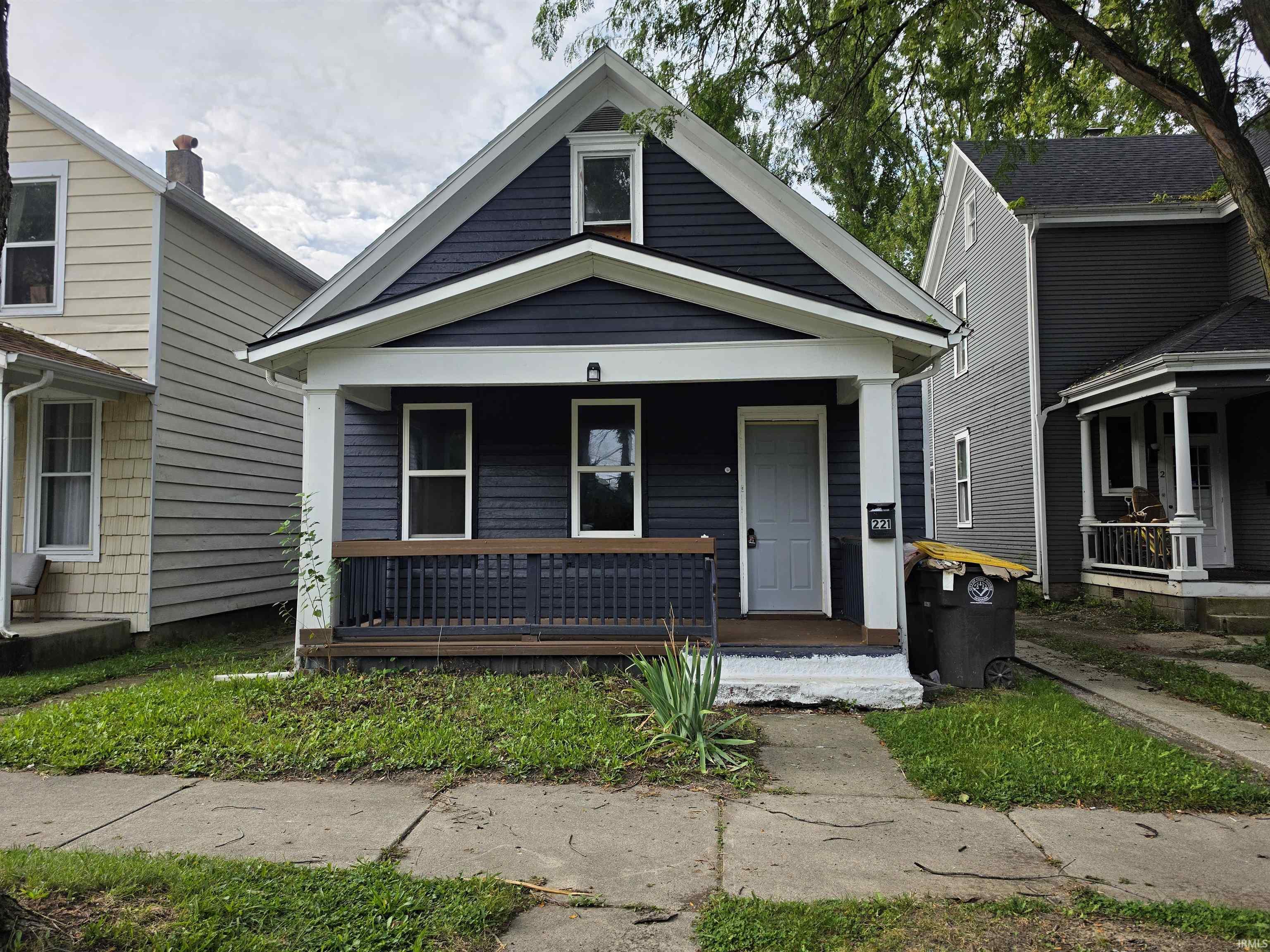 221 W Woodland Avenue Property Photo 1