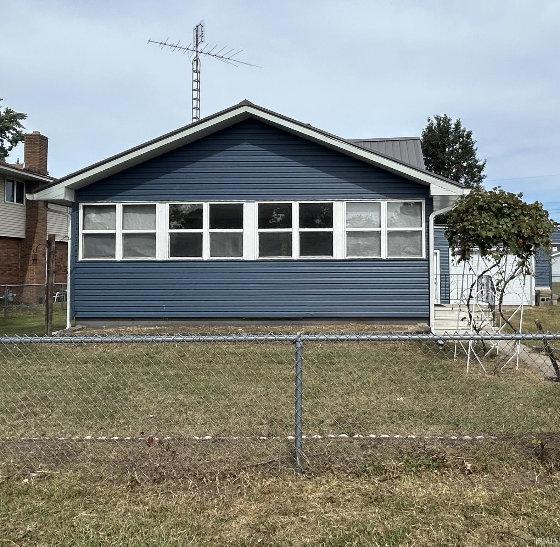 305 W New York Street Property Photo 1