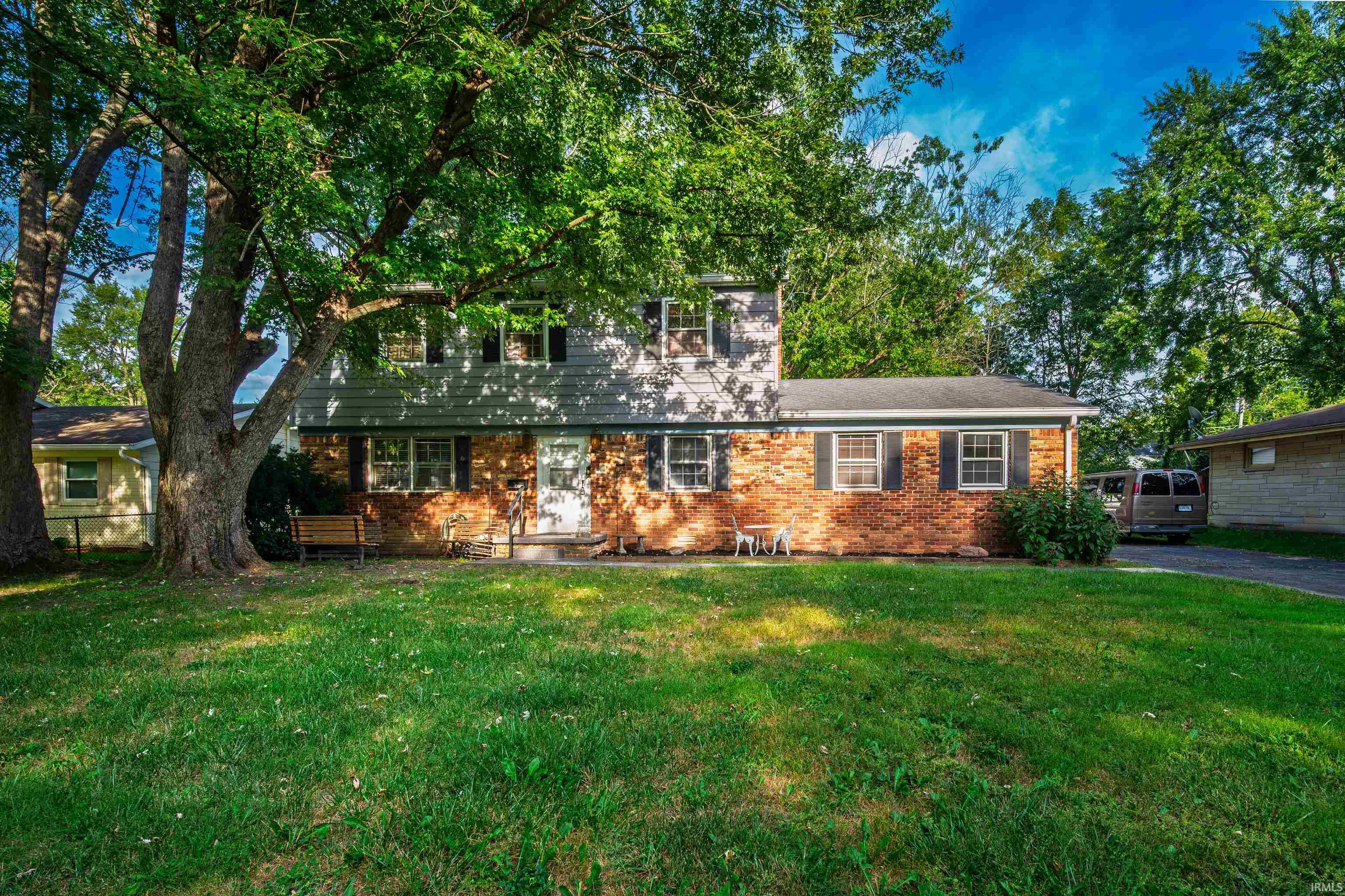1908 N Alden Road Property Photo 1