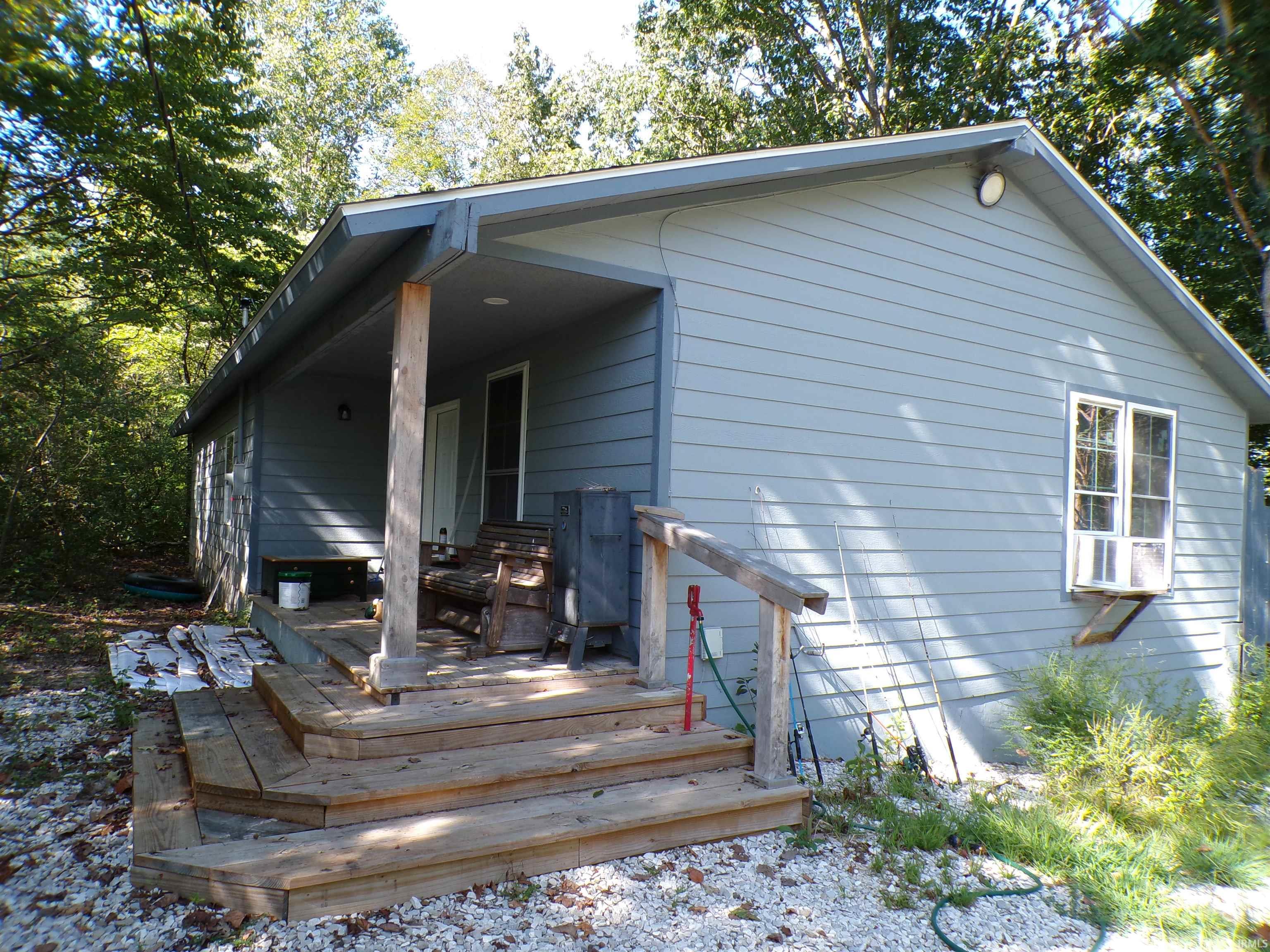 9564 S Counrty Road 500 W Property Photo 1
