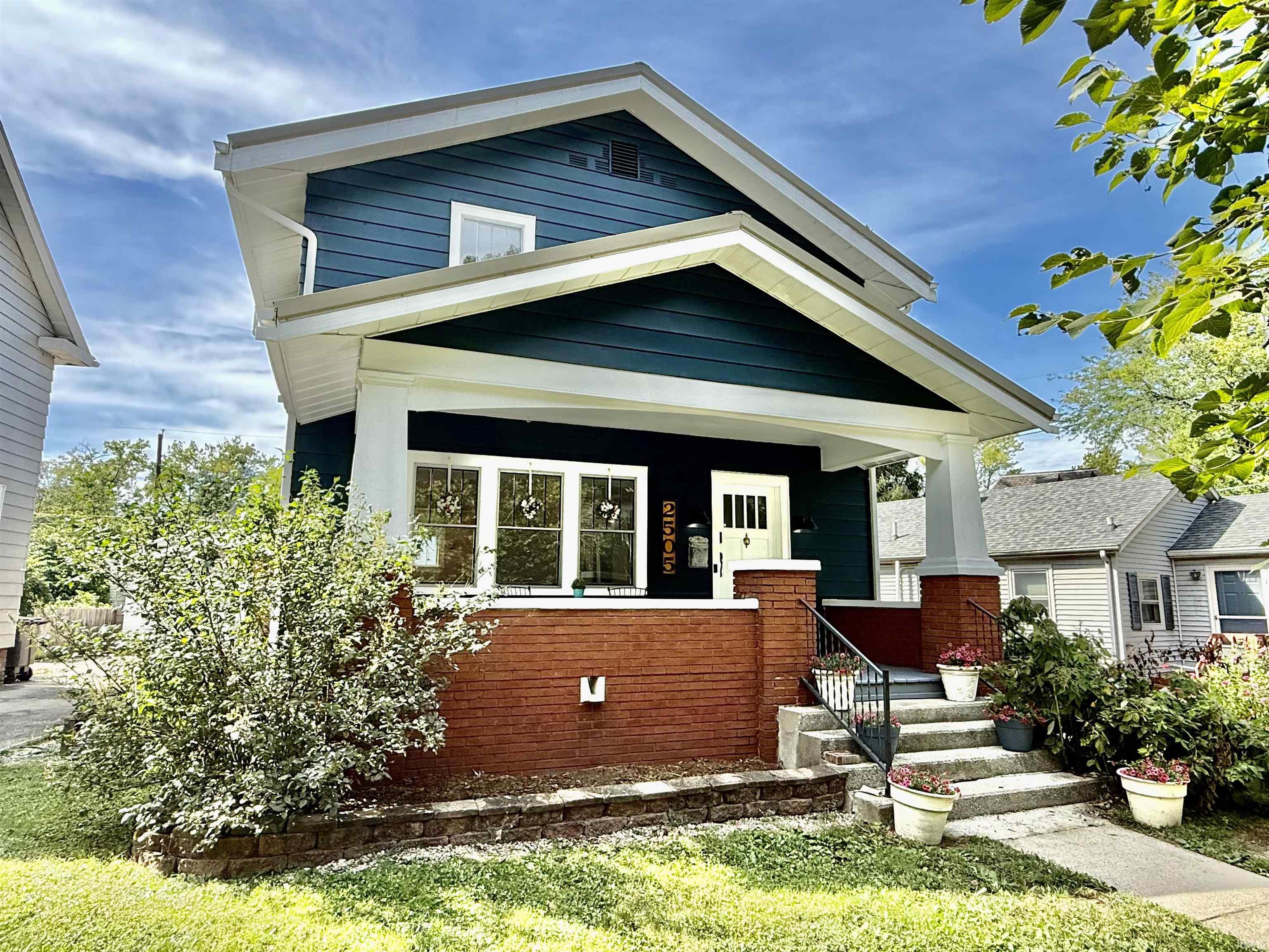 2505 Oakridge Road Property Photo 1