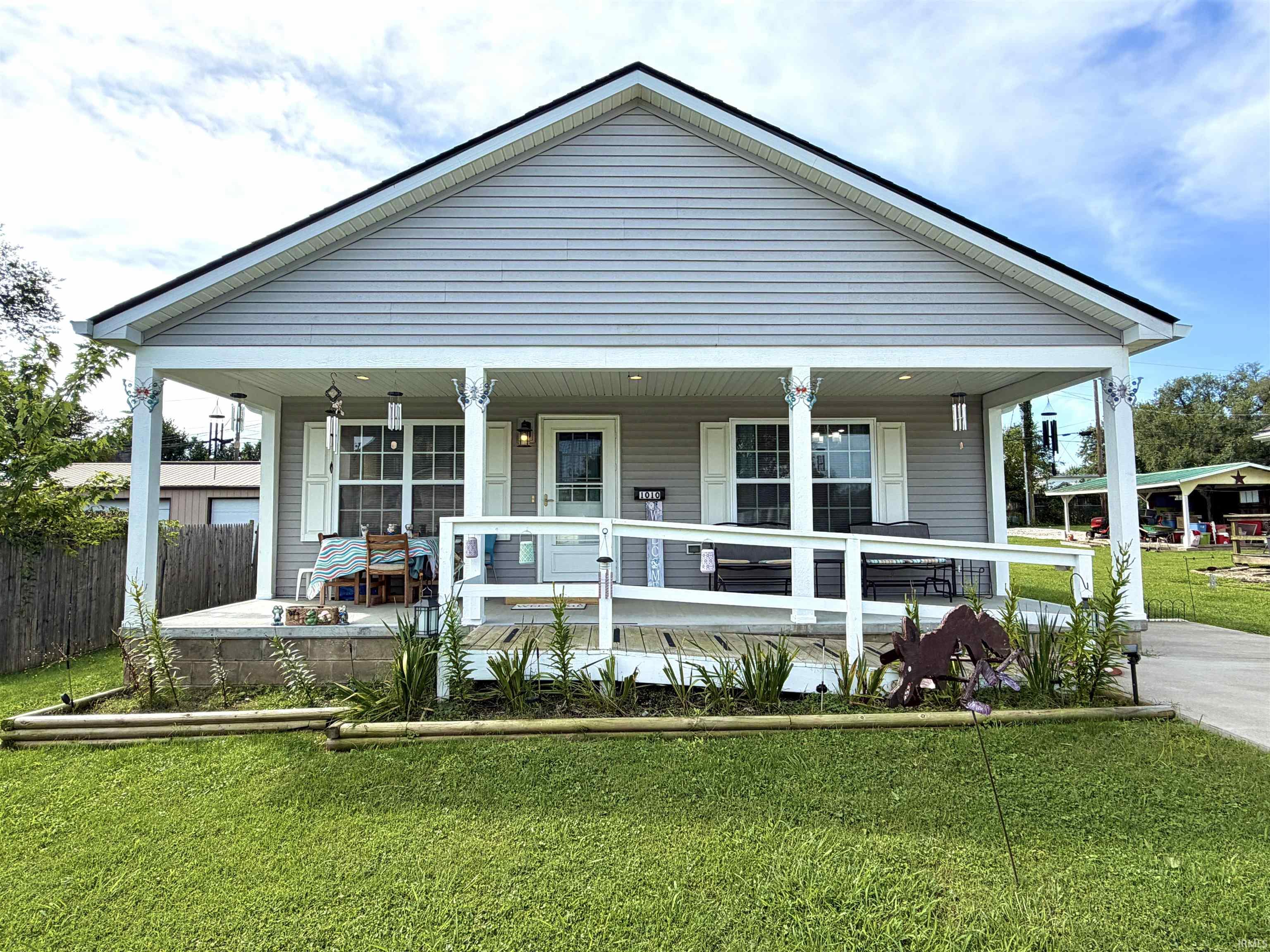 1010 W Grissom Avenue Property Photo 1
