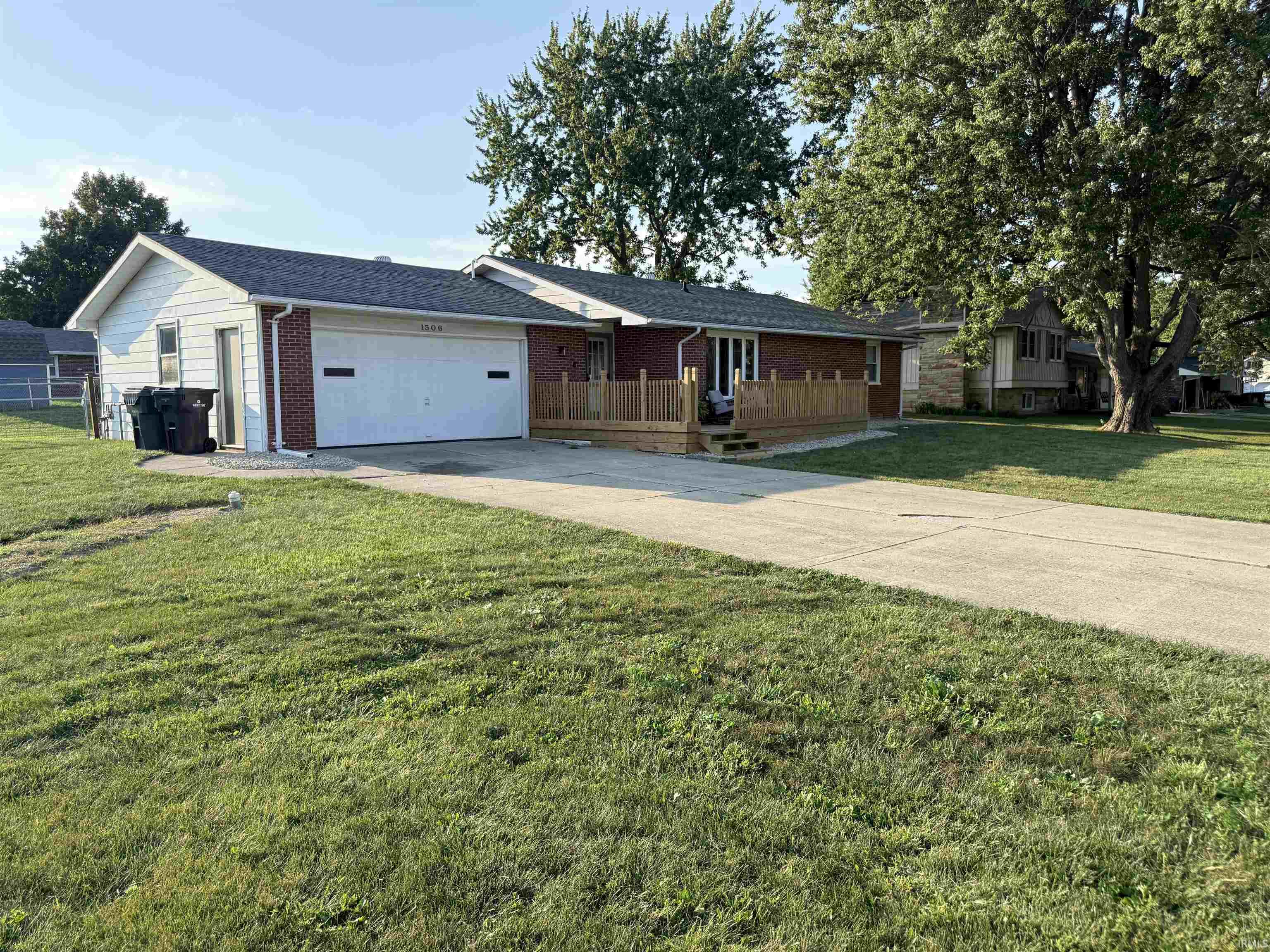 1506 N Wedgewood Drive Property Photo 1
