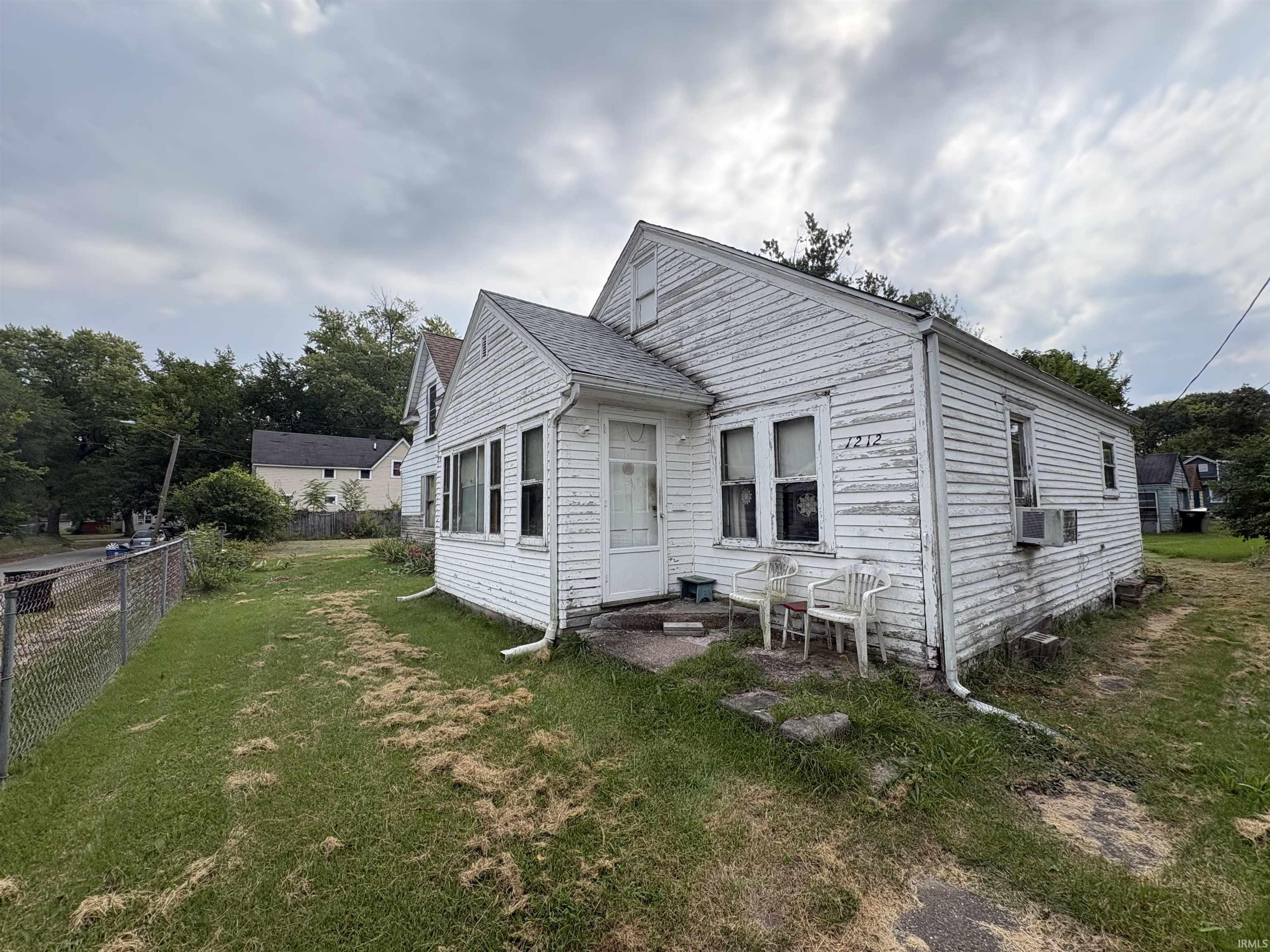 1212 E Dubail Avenue Property Photo 1