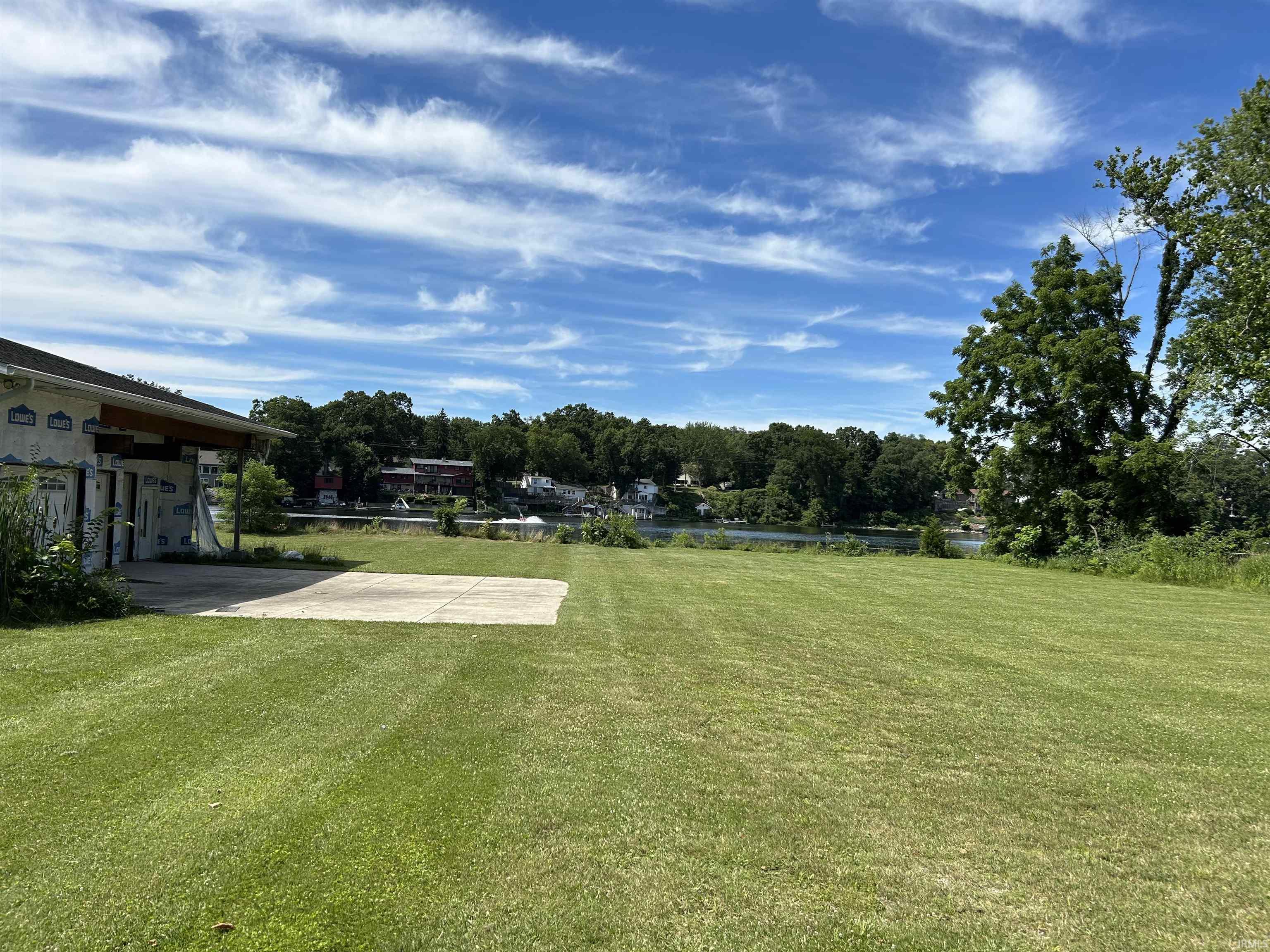 10225 Vistula Road Property Photo 1