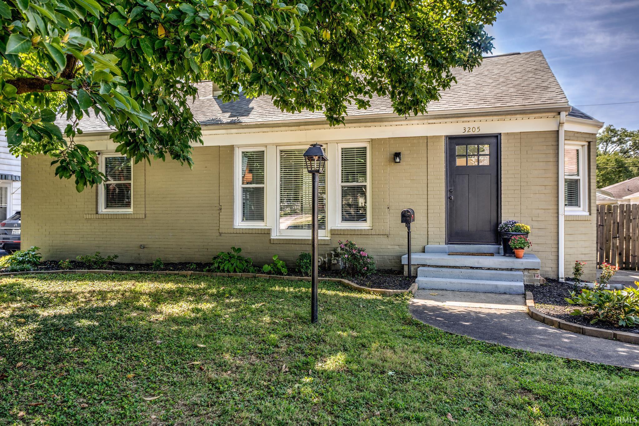 3205 E Powell Avenue Property Photo 1