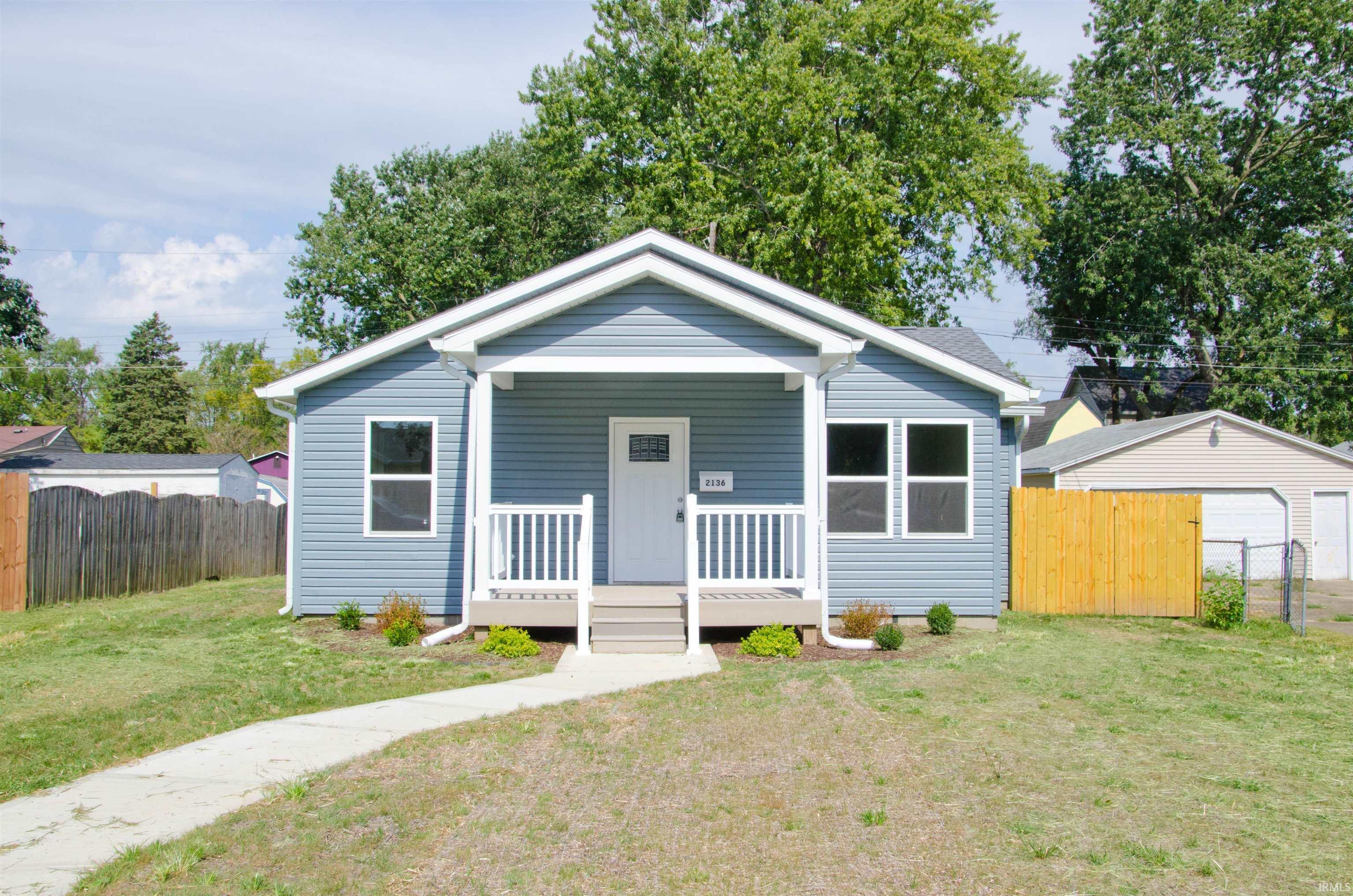2136 Hall Street Property Photo 1