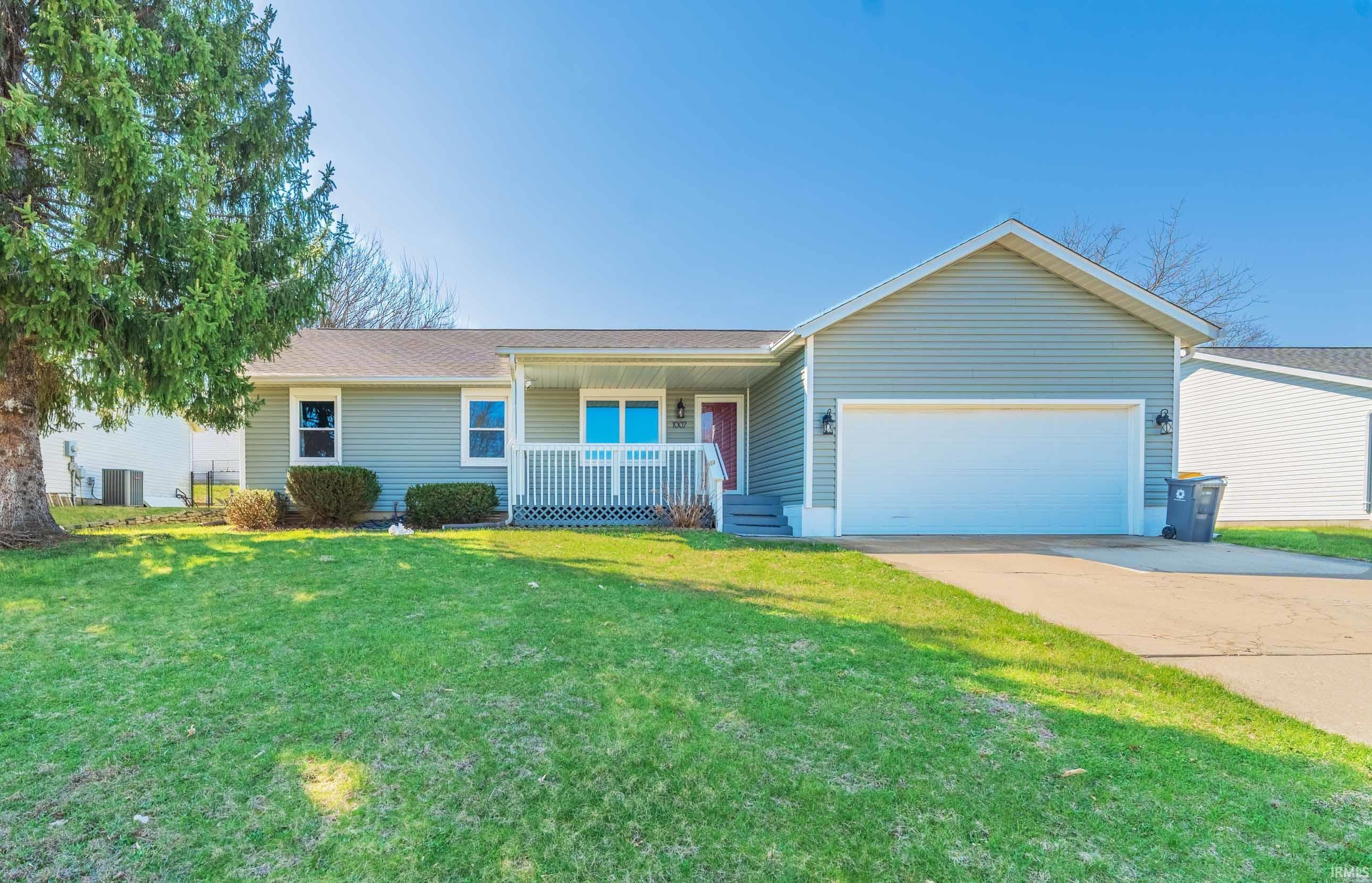1007 W Countryside Lane Property Photo 1