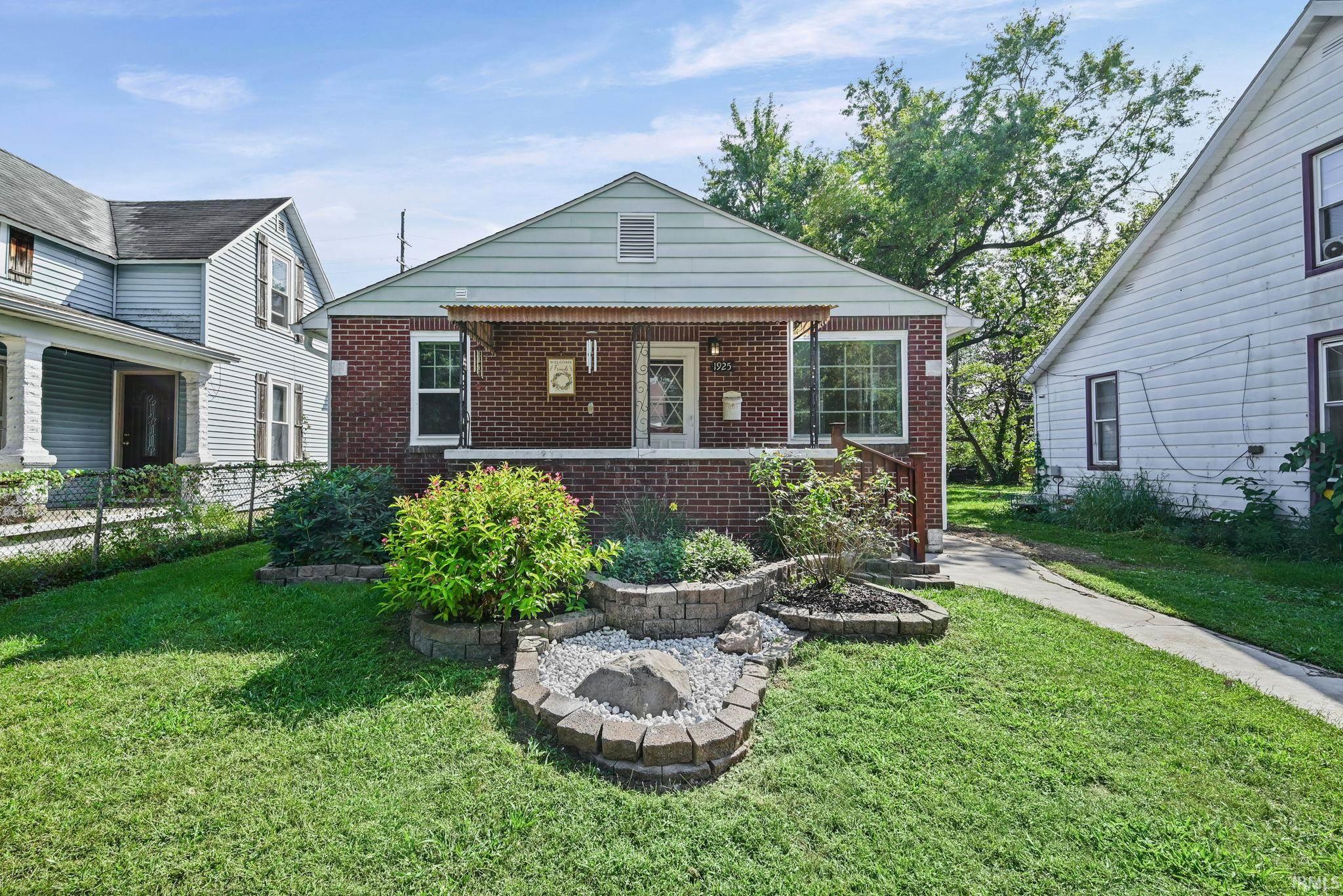 1925 Morton Street Property Photo 1