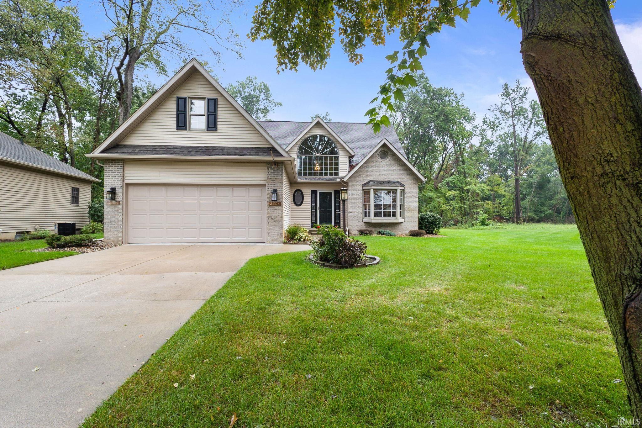 2208 Woodland Court Property Photo 1