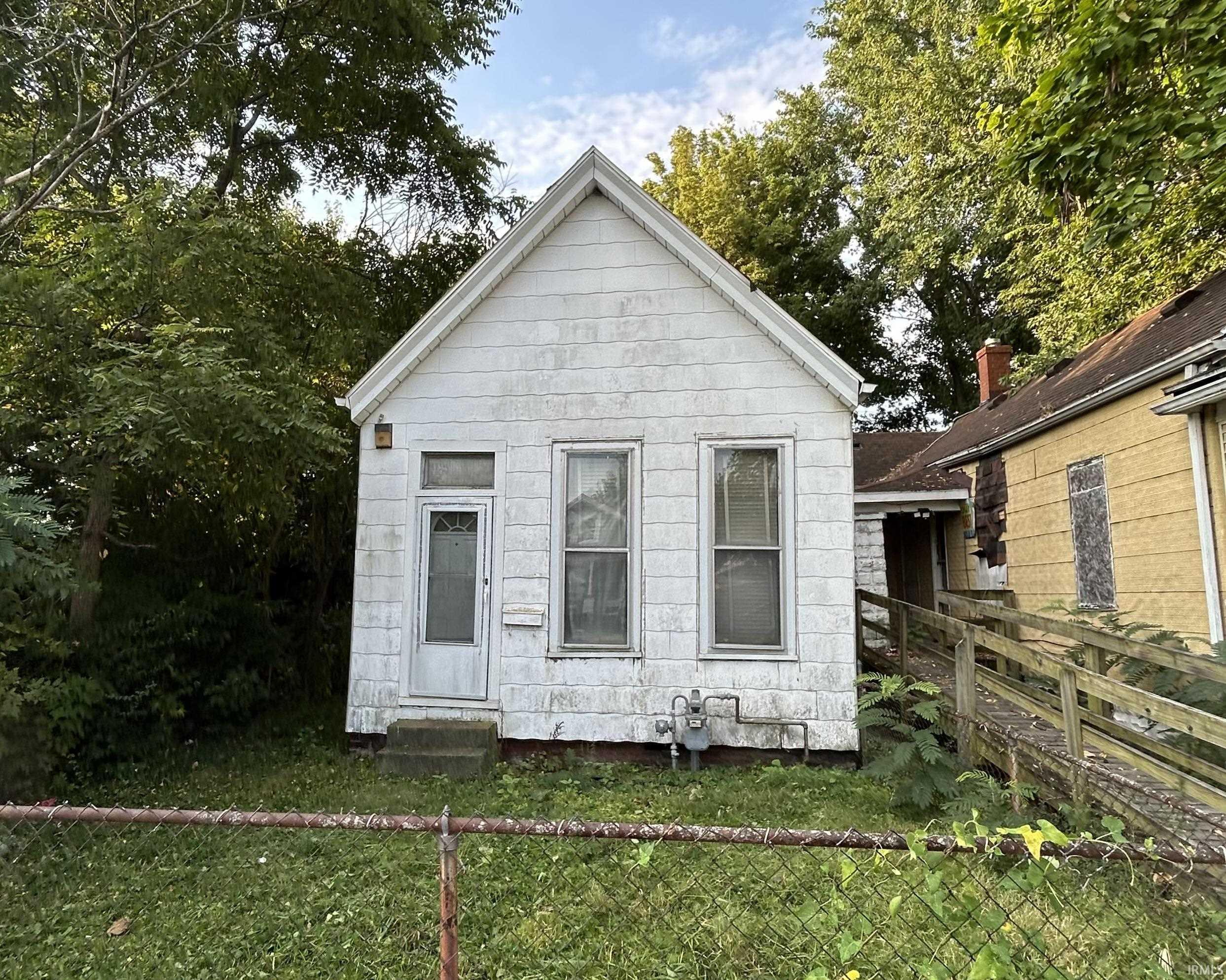 607 E Maryland Street Property Photo 1