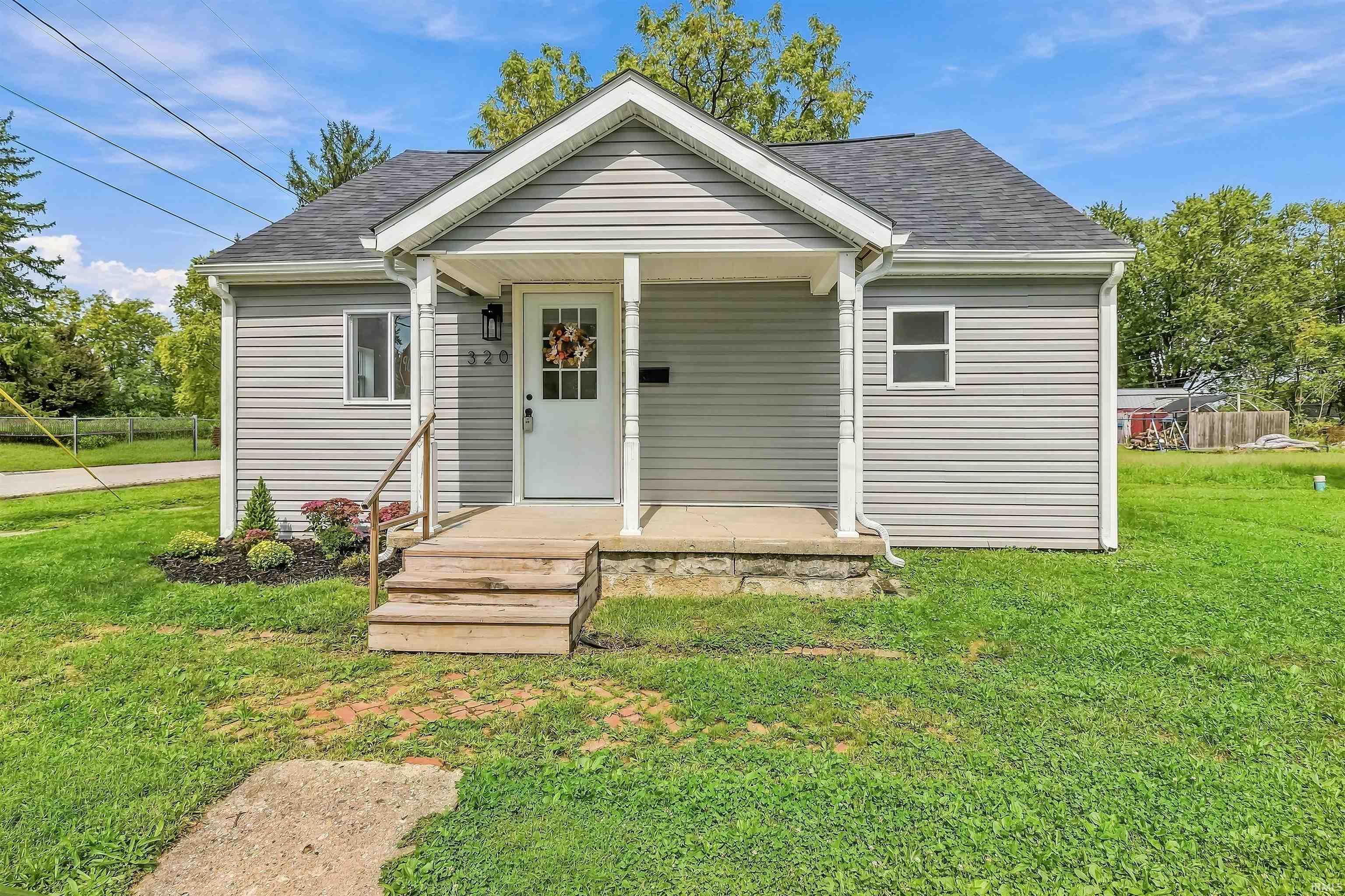 320 W 37th Street Property Photo 1