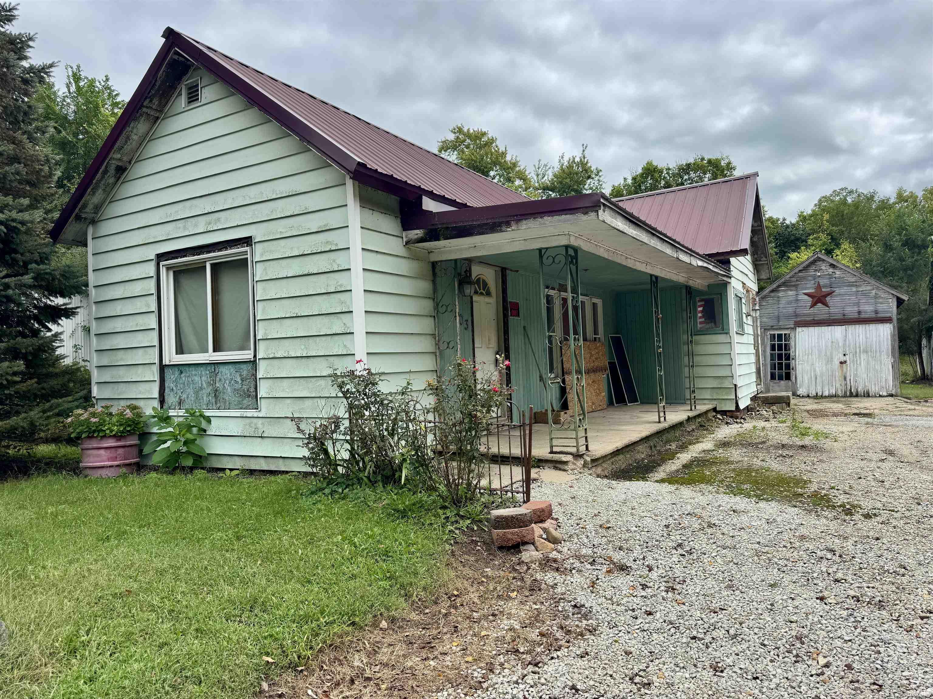 403 S River Ext Road Property Photo 1
