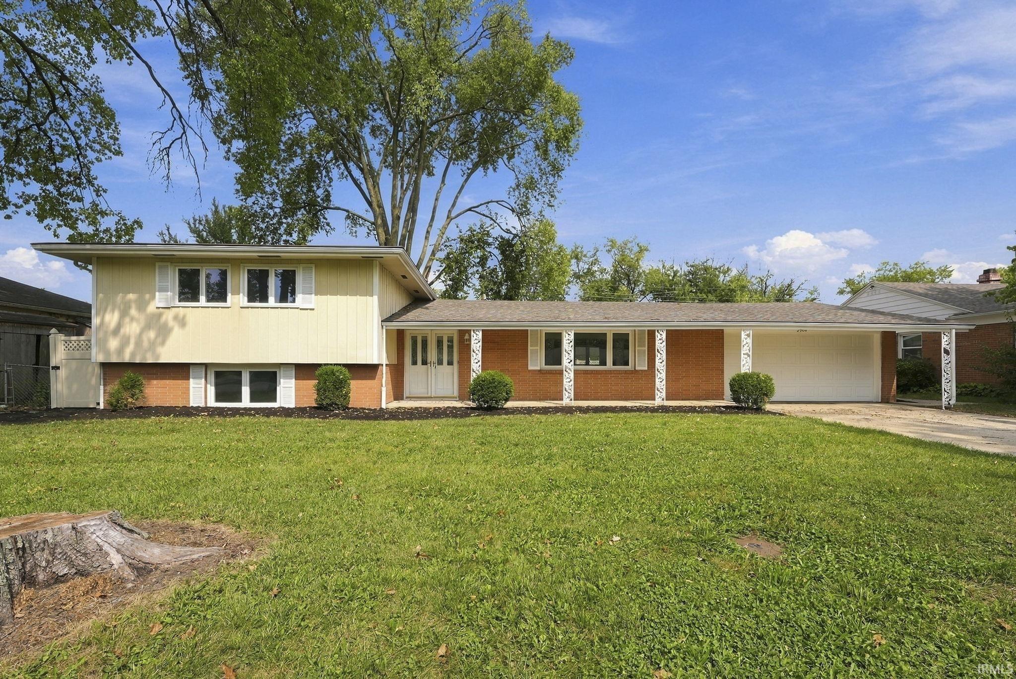 2304 W Cambridge Drive Property Photo 1