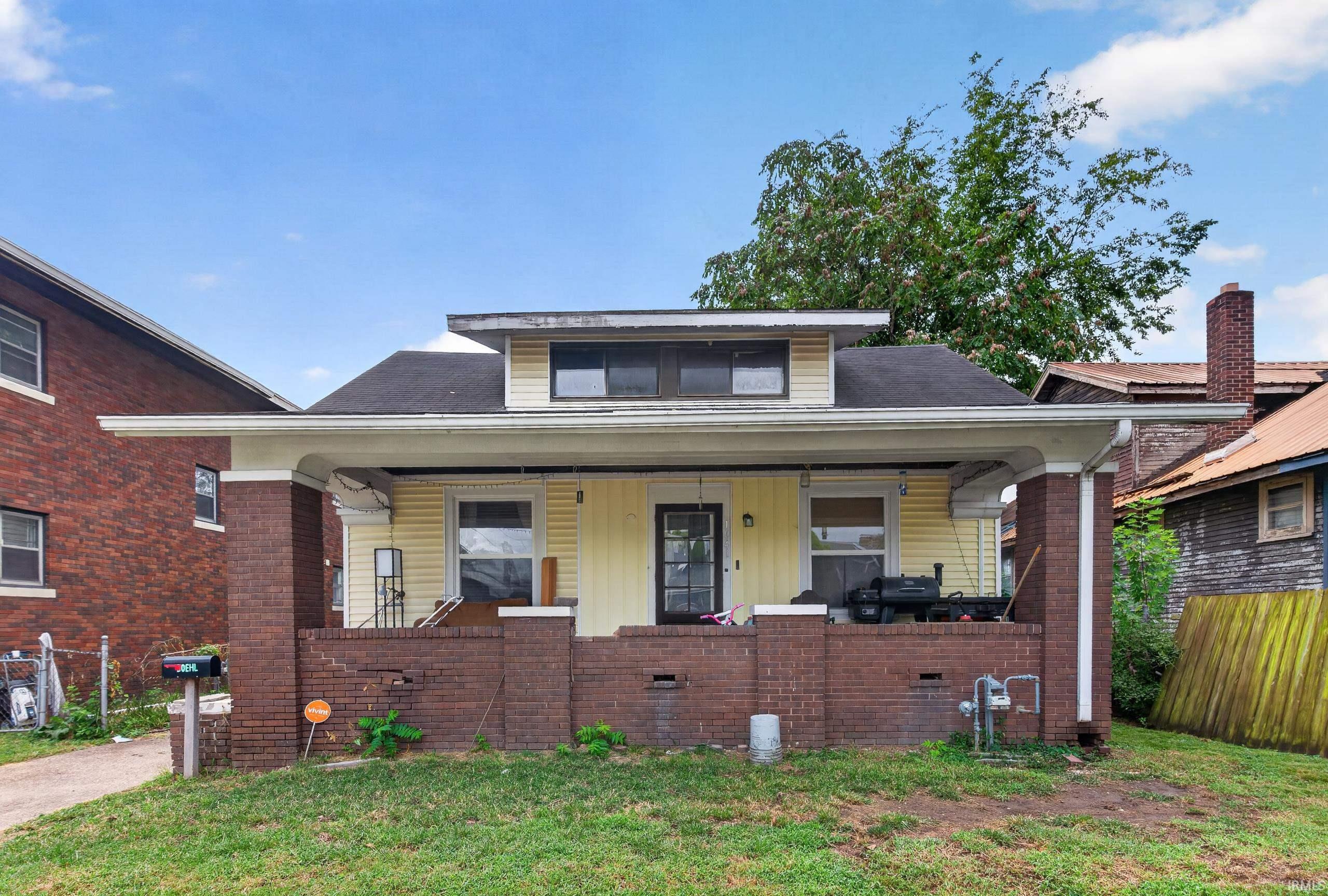 1041 E Blackford Avenue Property Photo 1
