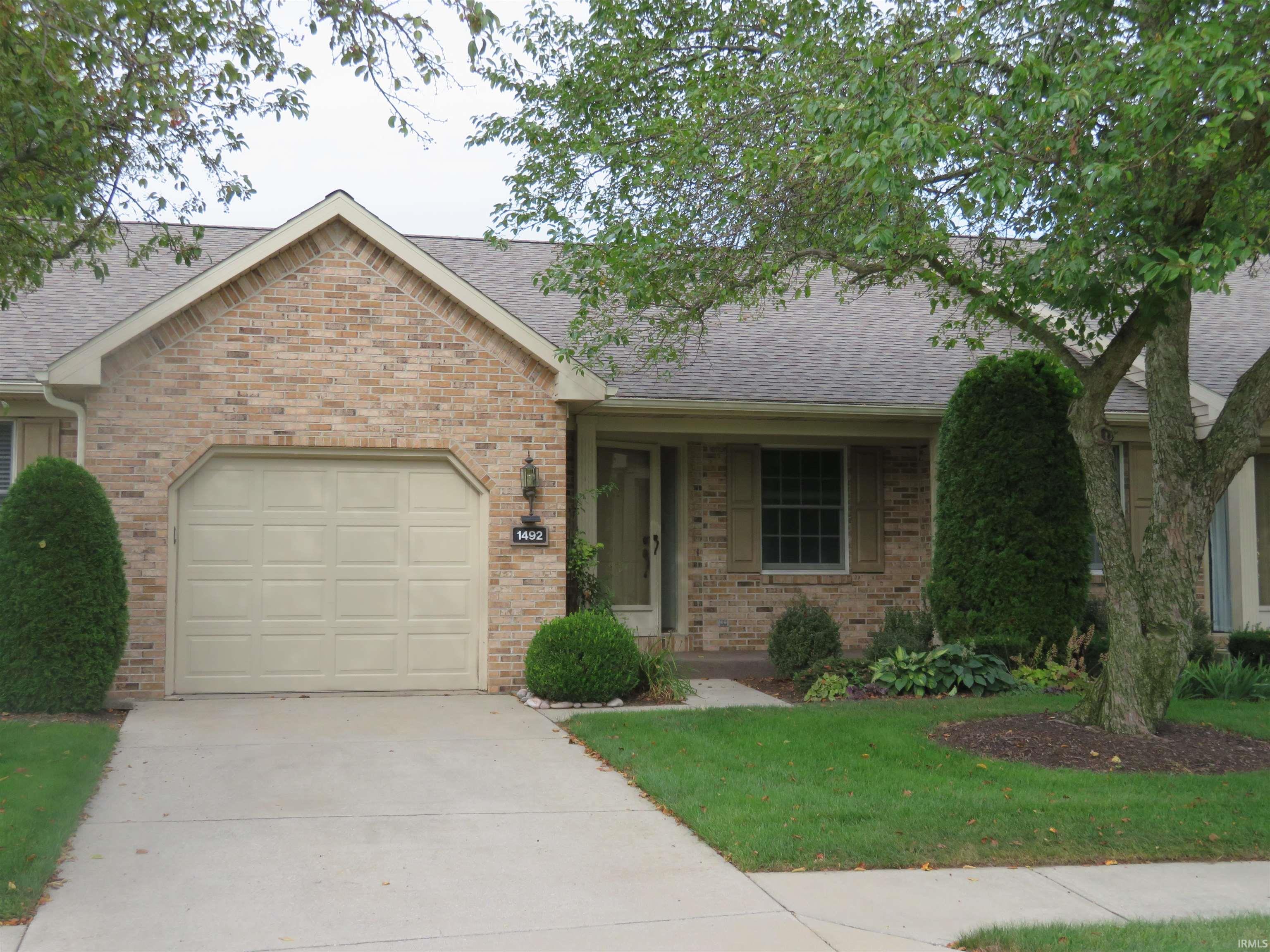 1492 Hampton Circle Property Photo 1