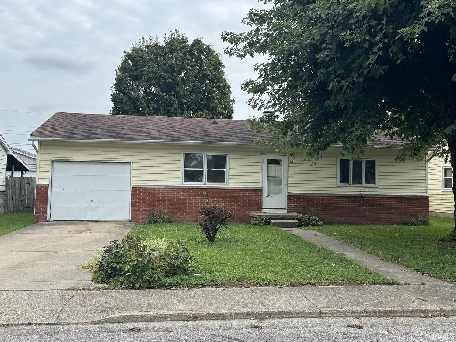 821 Poplar Street Property Photo 1