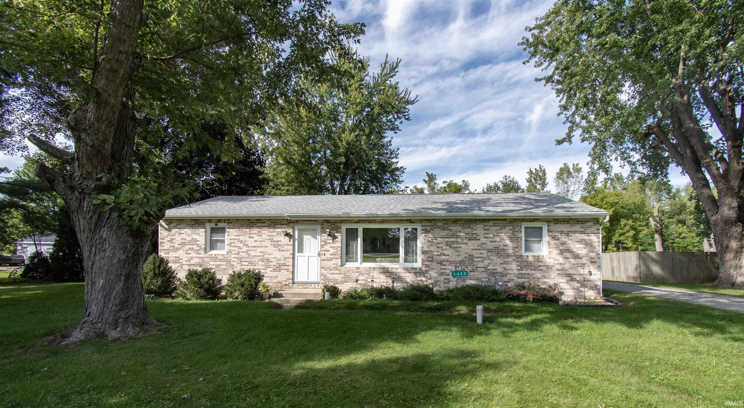 1420 W Lincolnway Property Photo 1