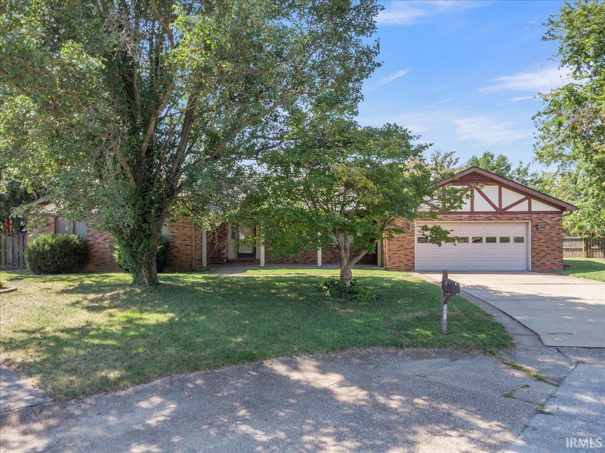 8215 Kingswood Court Property Photo 1