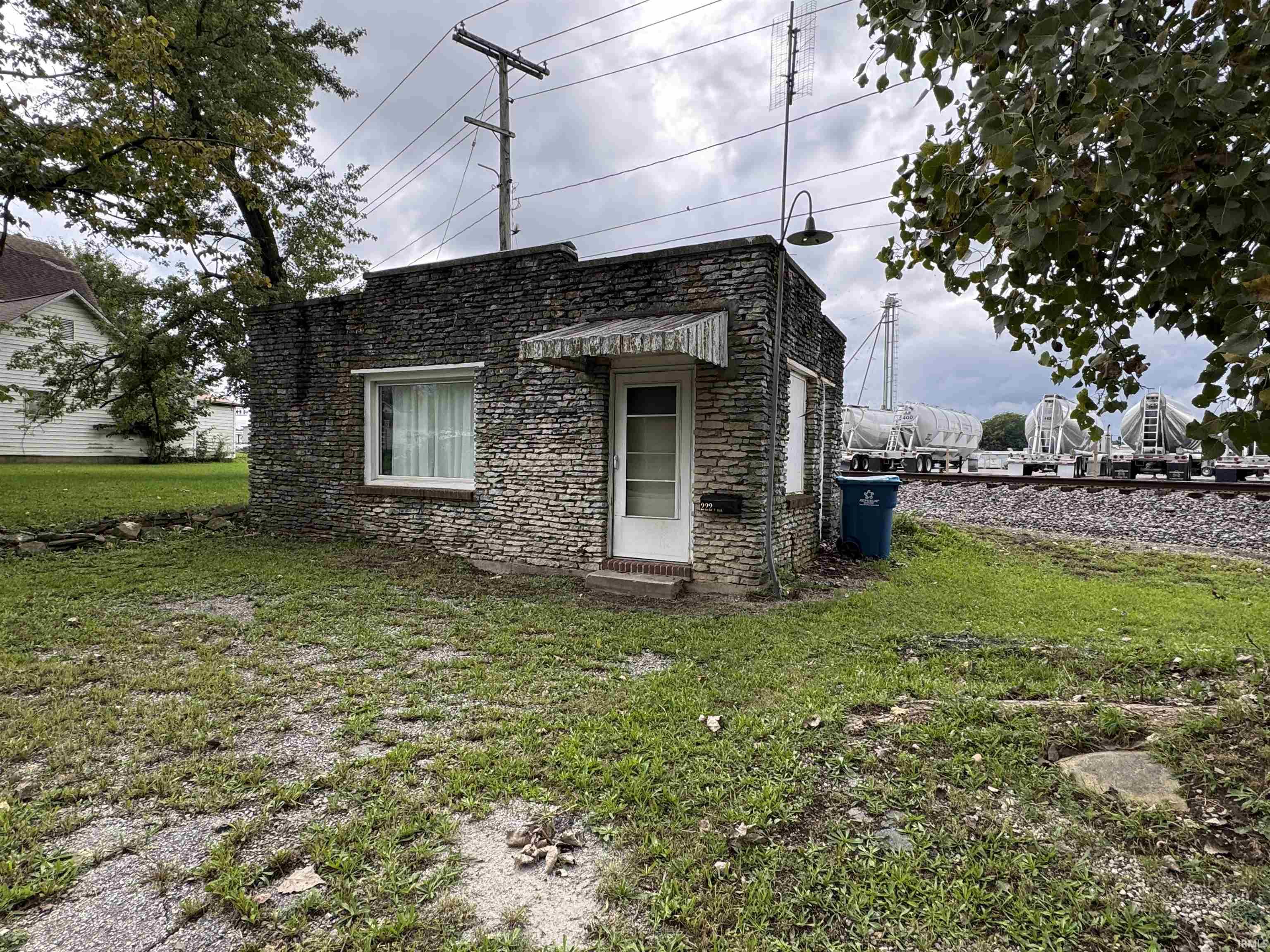 222 N Oak Street Property Photo 1