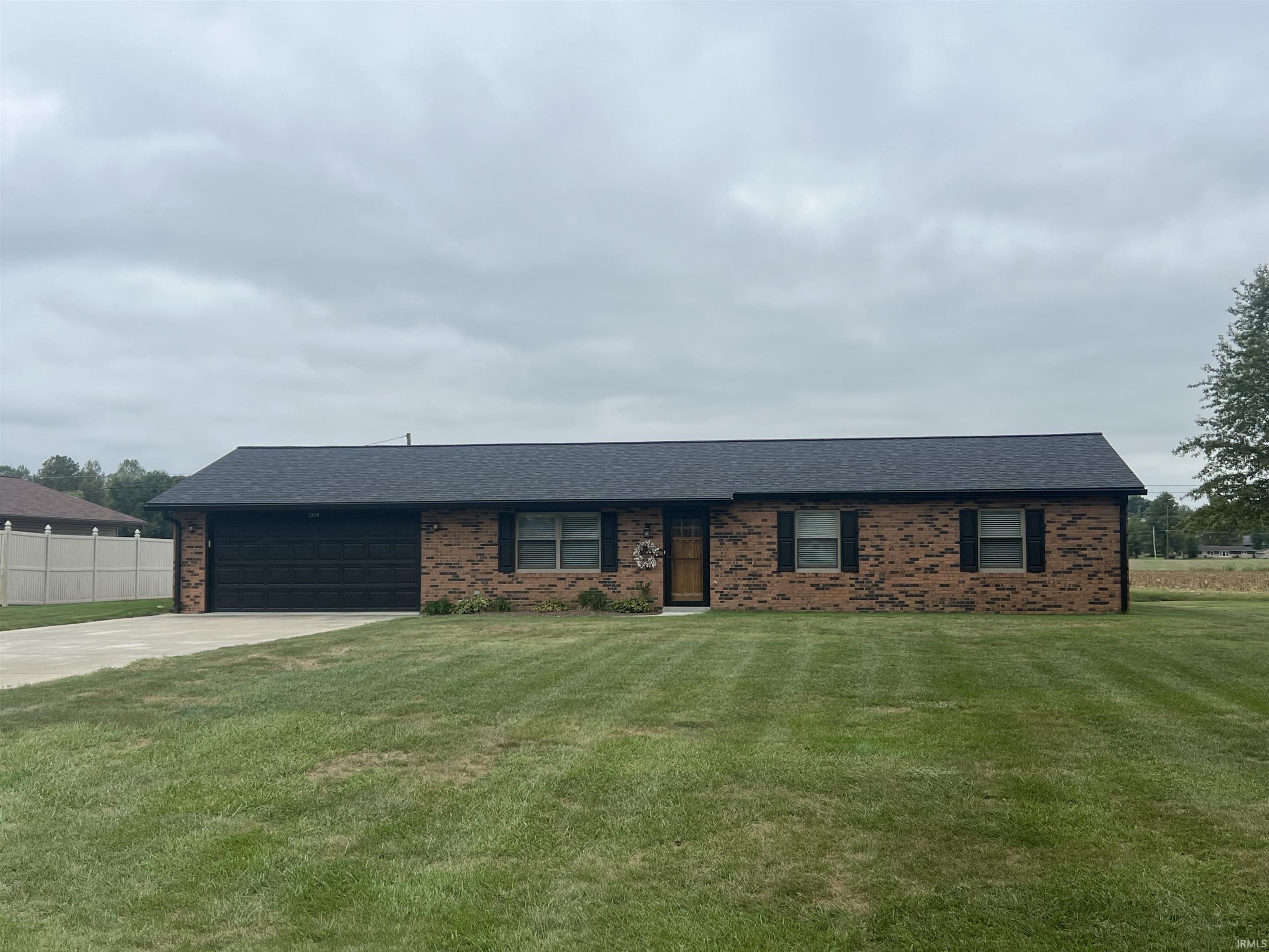 1329 W Maple Street Property Photo 1
