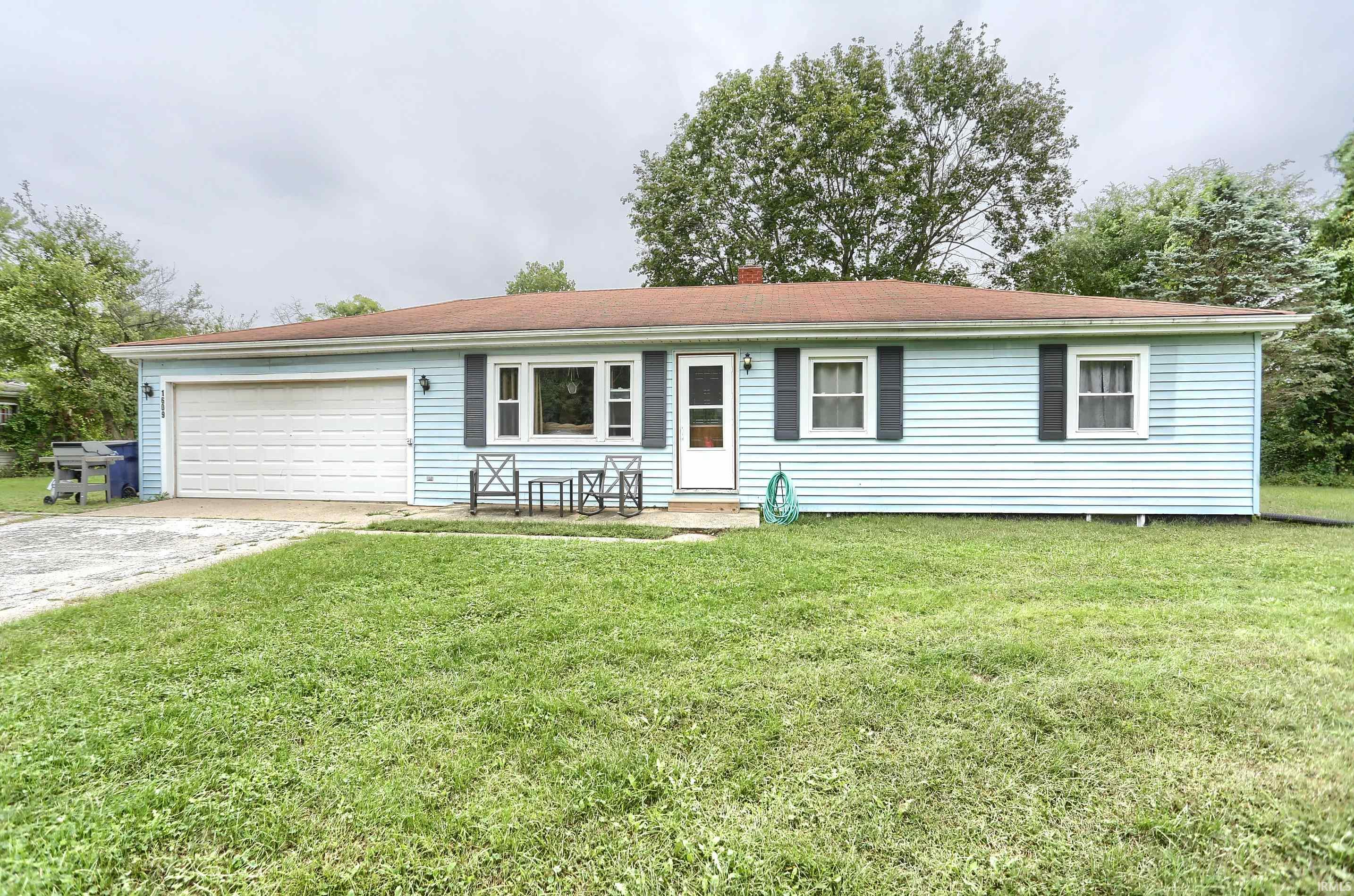 1609 S Country Club Road Property Photo 1