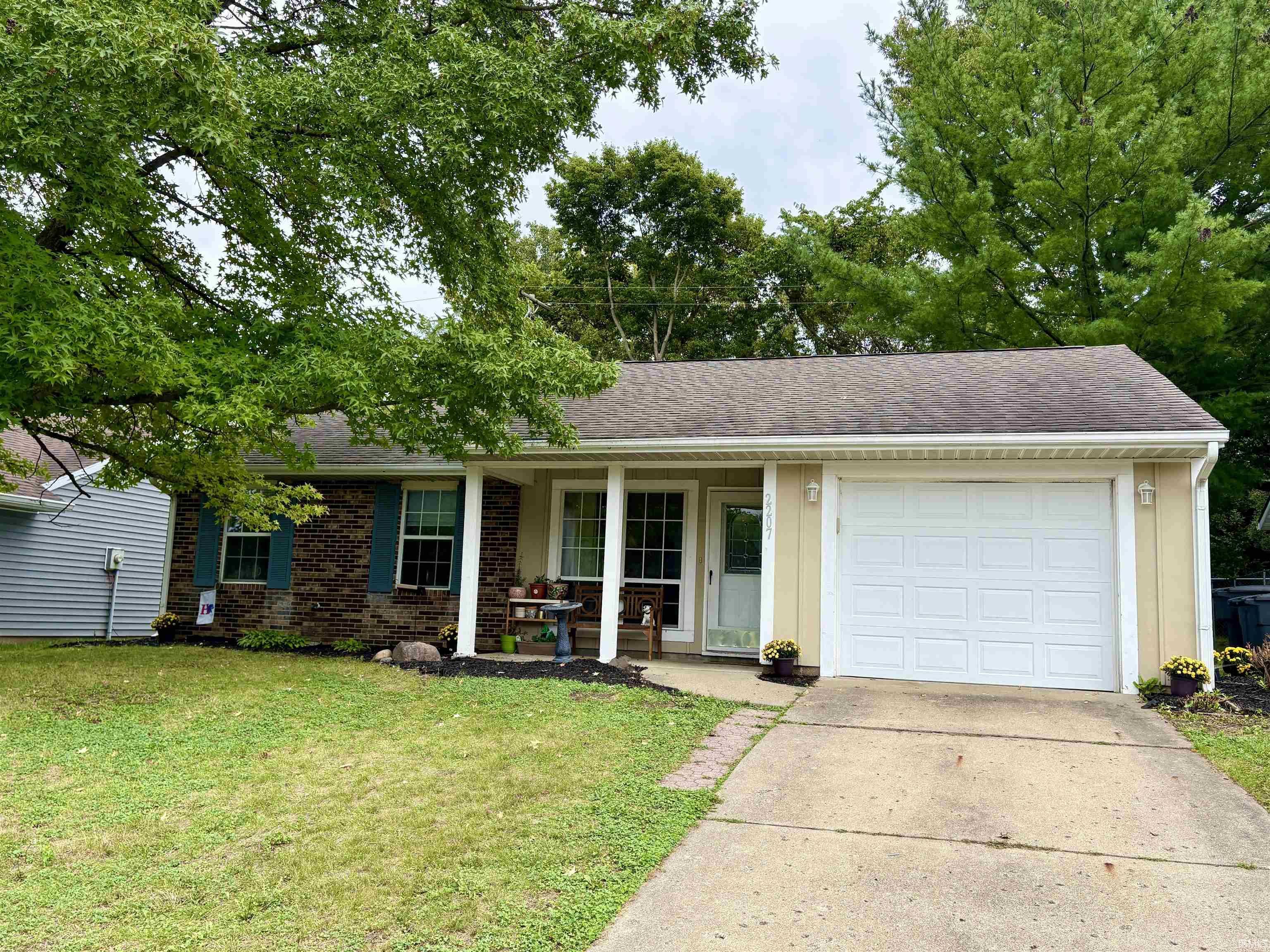 2207 Vancouver Drive Property Photo 1