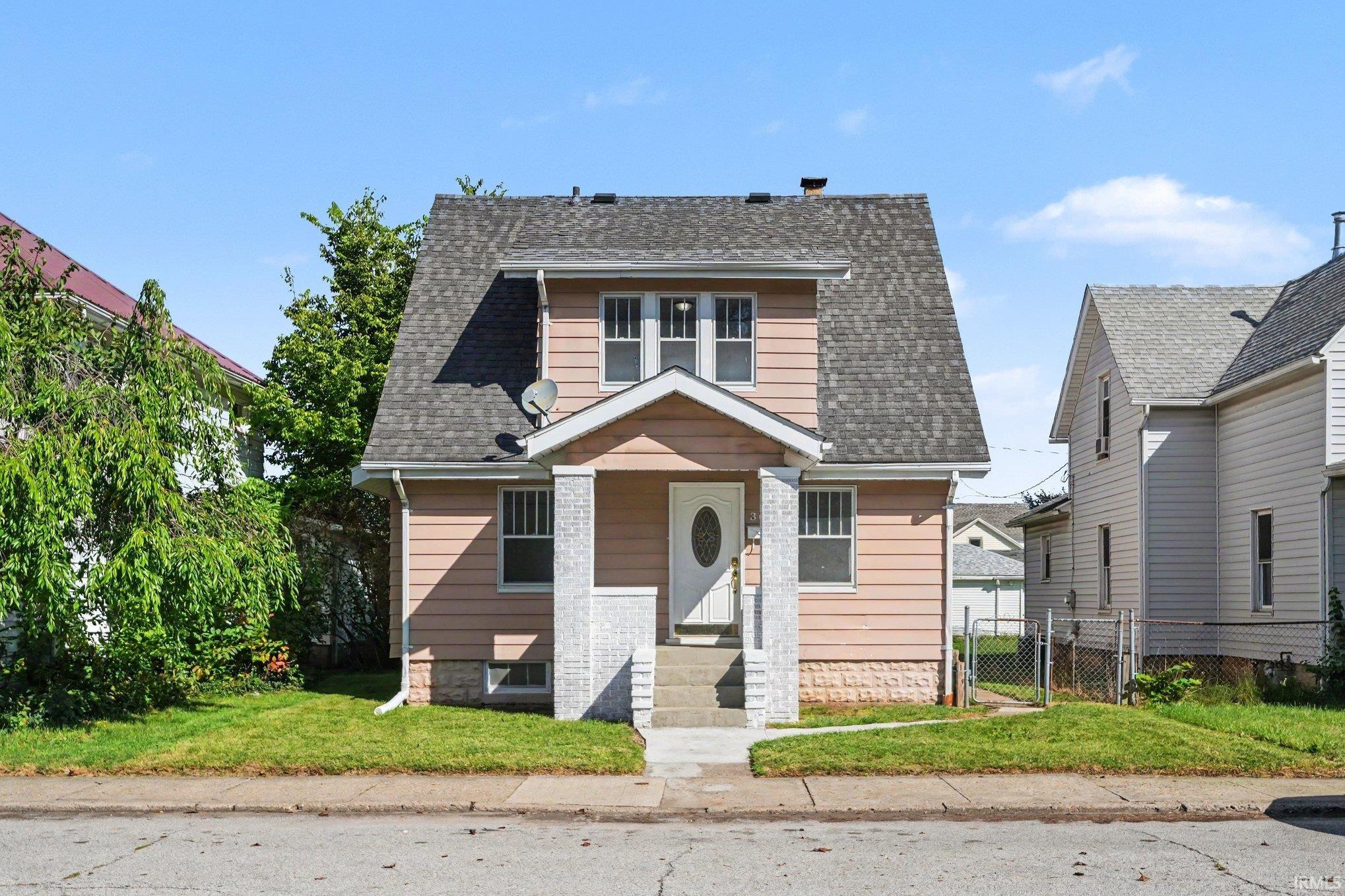 308 E 8th Street Property Photo 1