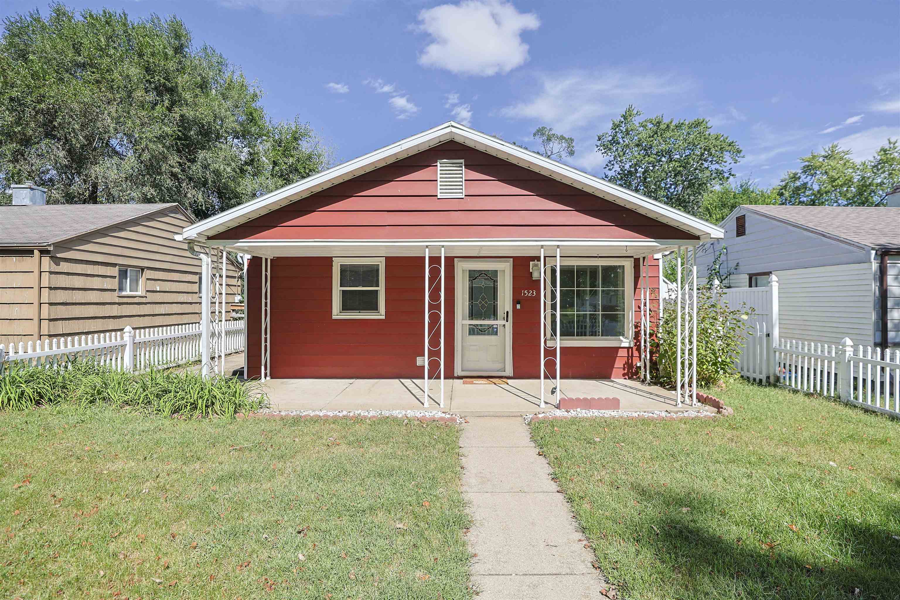 1523 E Fox Street Property Photo 1
